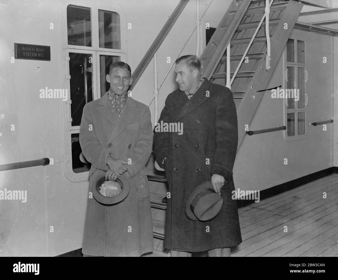 ' Big Bill' Tildean e Bruce Barnes , due giocatori di tennis americani , arrivano a Southampton . 14 novembre 1934 Foto Stock