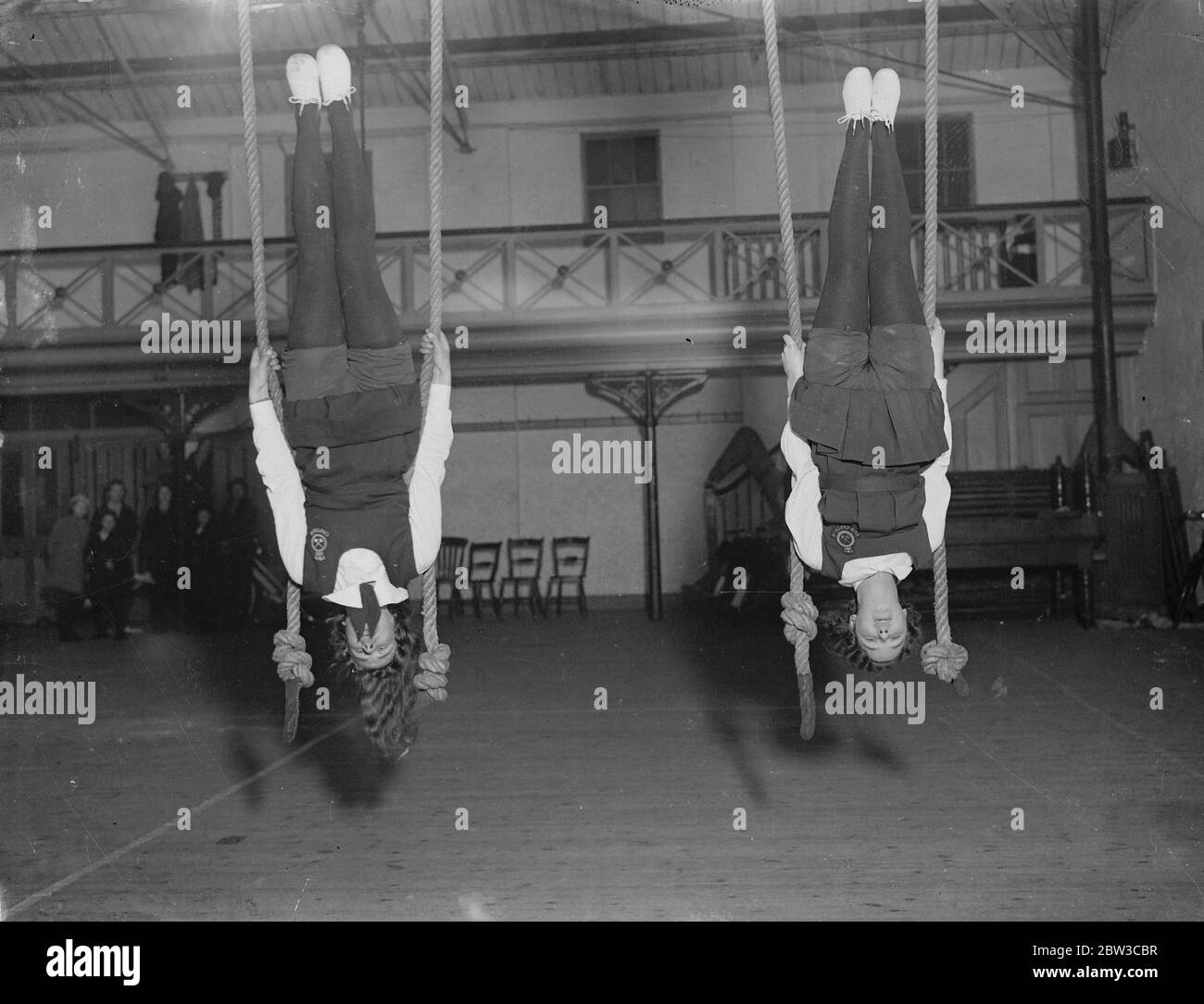 Corso di ginnastica in corso . Ragazze a Swindon . 13 novembre 1934 Foto Stock