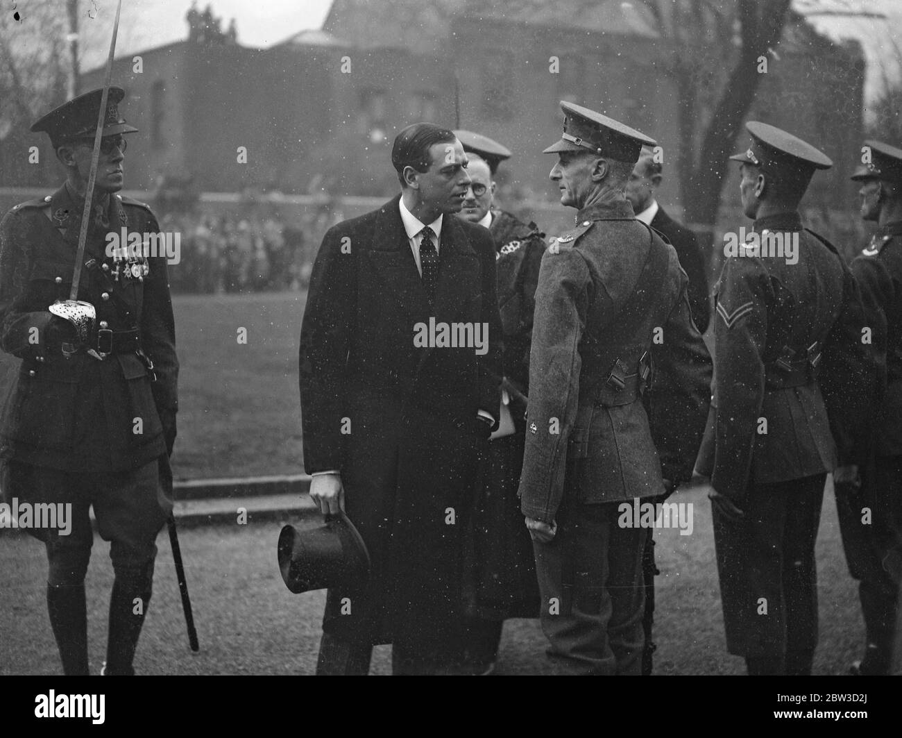 Duke of Kent apre il nuovo Municipio di Hornsey . Il Duca di Kent aprì il nuovo Municipio e il Municipio di Hornsey a Crouch End . Foto spettacoli, il duca di Kent ispezionando la guardia d'onore . 4 novembre 1935 Foto Stock
