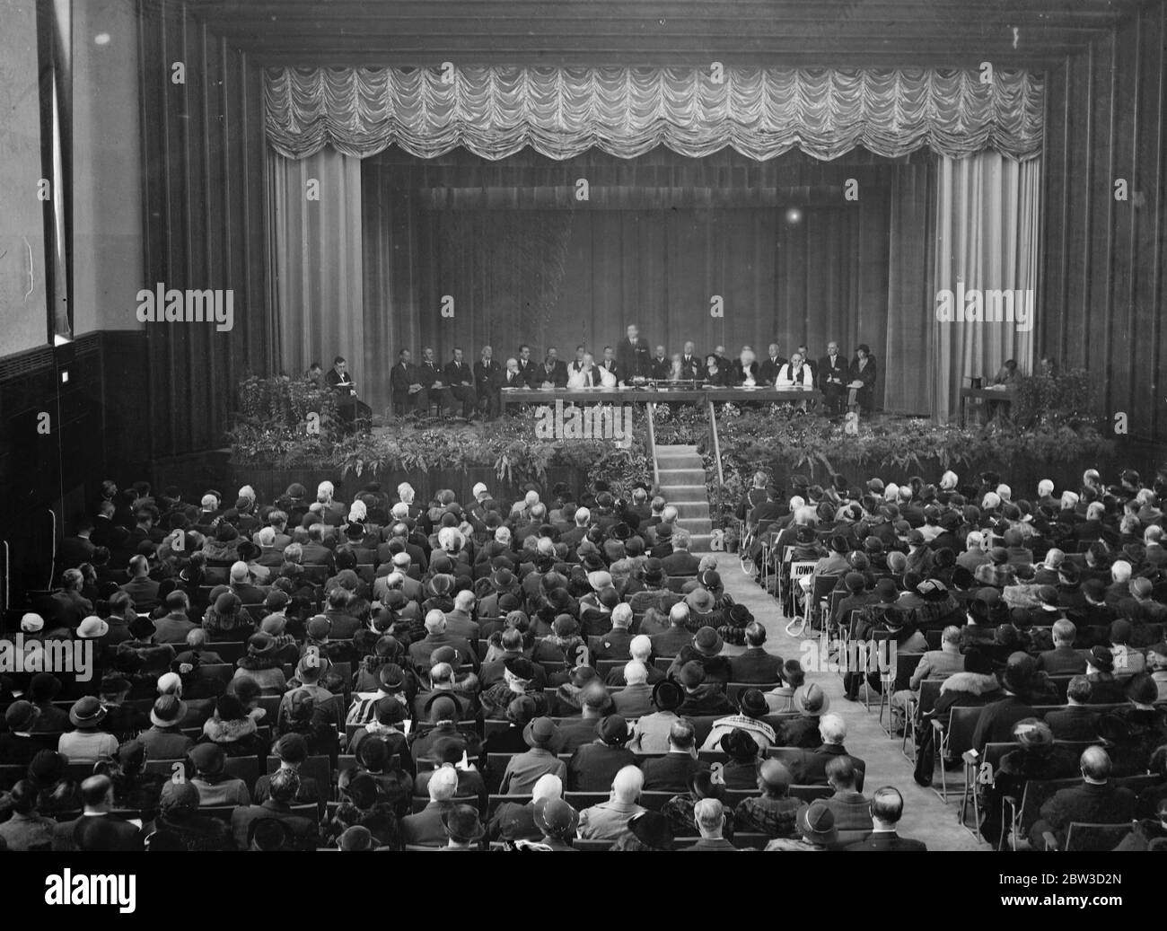 Duke of Kent apre il nuovo Municipio di Hornsey . Il Duca di Kent aprì il nuovo Municipio e il Municipio di Hornsey a Crouch End . Foto spettacoli , la scena all'interno del nuovo Municipio come il duca di Kent ha fatto il suo discorso . 4 novembre 1935 Foto Stock