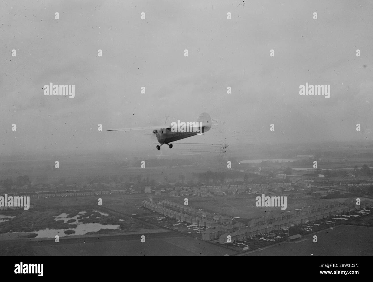 Prima scuola per piloti di aeroplani leggeri aperta a Hansworth . La prima scuola di volo dedicata esclusivamente agli aerei leggeri fu inaugurata presso l' Hanworth Aerodrome , Middlesex . 4 novembre 1935 Foto Stock