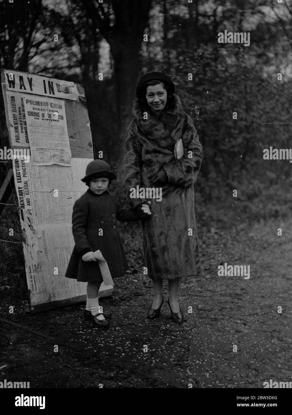 Judith Merilyn Brooks di Greyshott di 4 anni , è nella lista degli elettori . Così si è rivolta a votare . 14 novembre 1935 Foto Stock