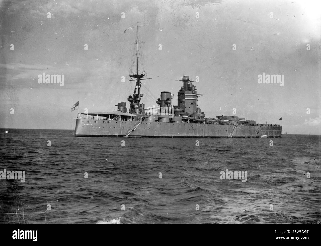 La signora Rodney sta sparando da armi pesanti dall'8 al 15 ottobre . HMS Rodney in posizione nell'estuario del Tamigi . 10 ottobre 1935 Foto Stock