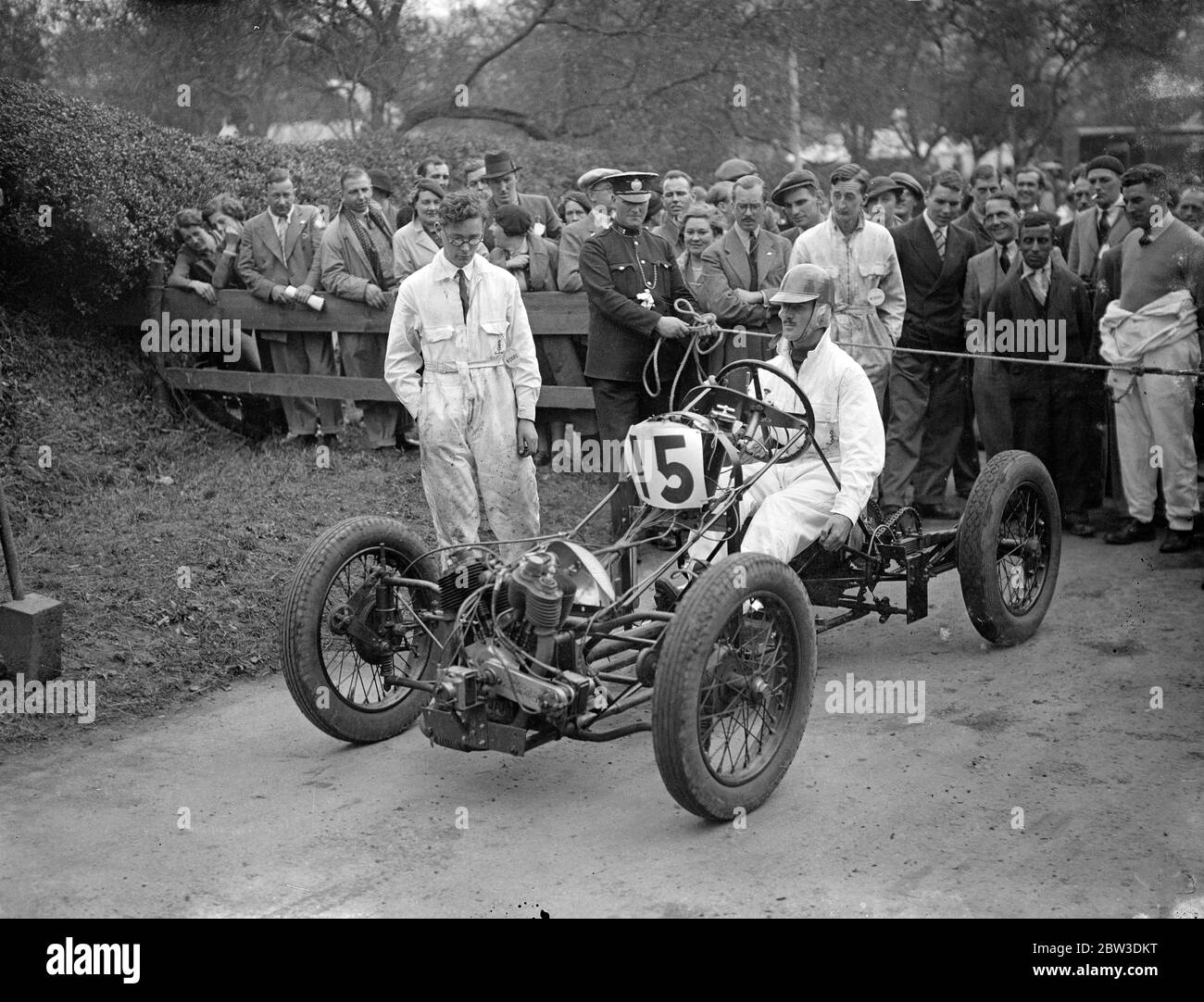Joystick Special , auto freak , compete nella famosa scalata di Shelsley Walsh . Il joystick Special di proprietà di Jan e Breyer , una macchina da pista all'inizio della salita . 28 settembre 1935 Foto Stock