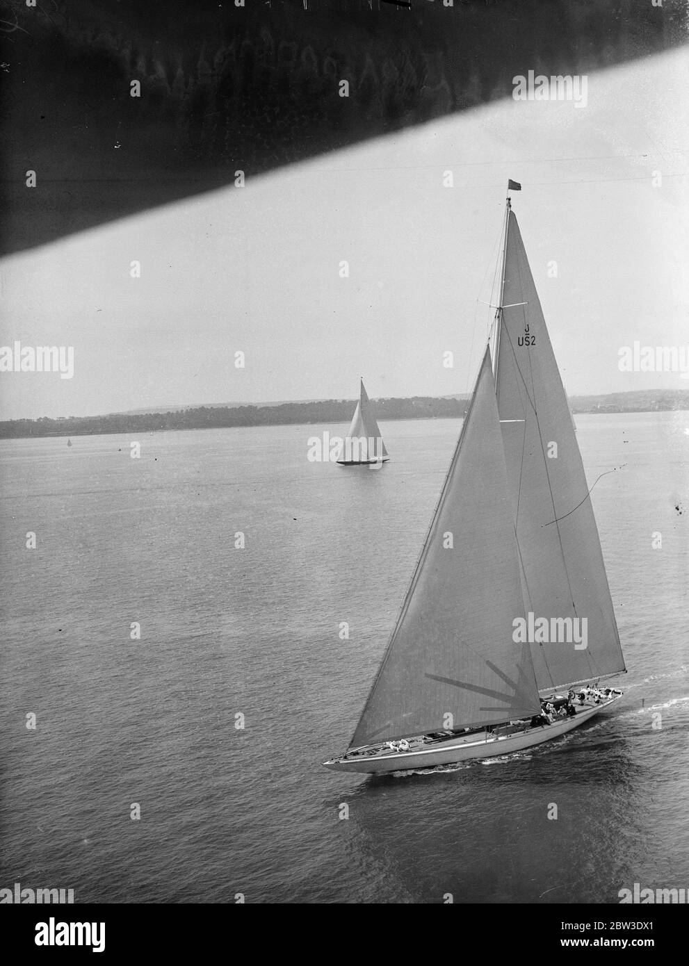 Lo yacht americano di classe J Yankee naviga a Cowes. 31 luglio 1935 Foto Stock