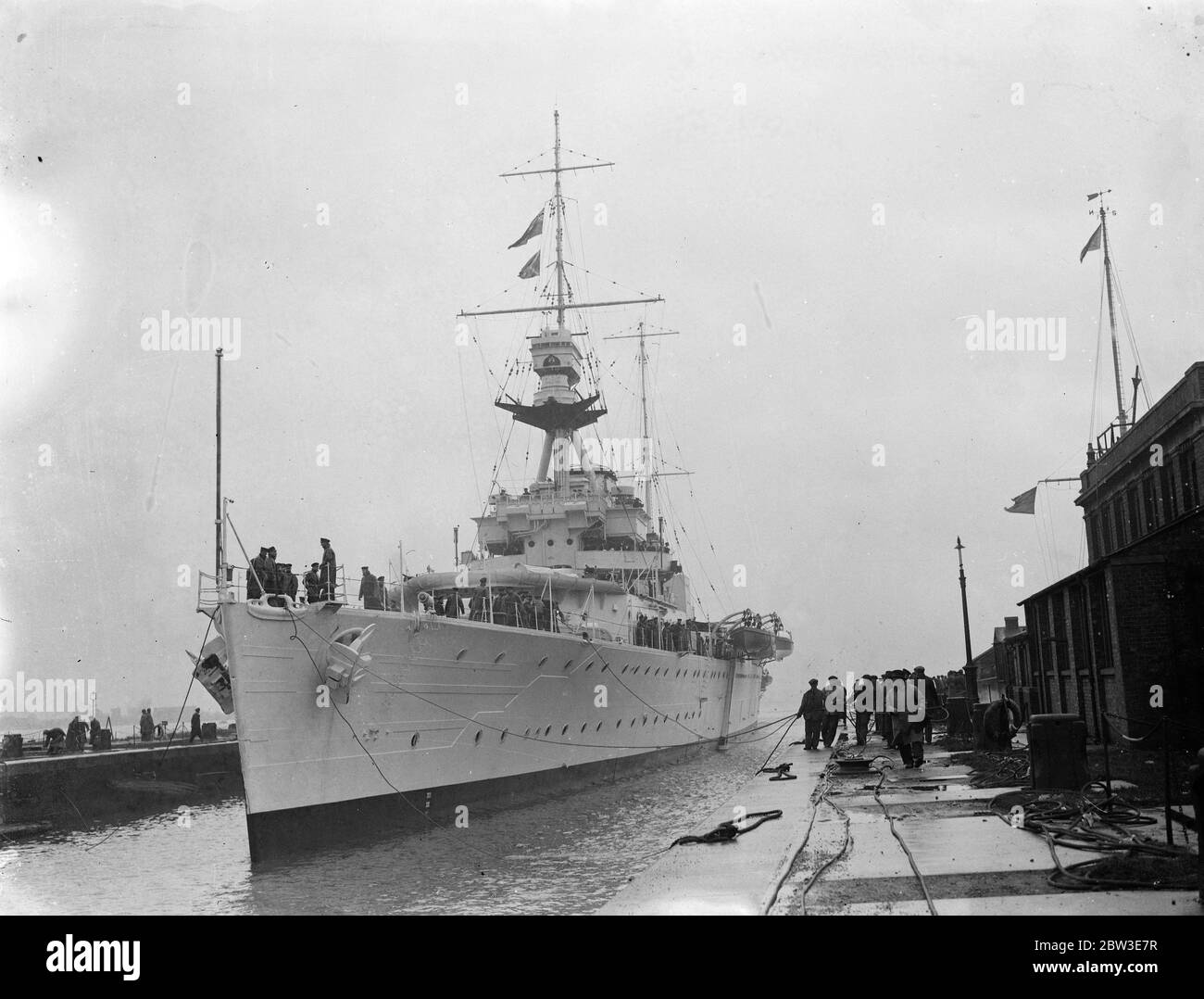 Cadetti casa dal mediterraneo per Natale lasciare , HMS Frobisher a Chatham . 6 dicembre 1934 Foto Stock