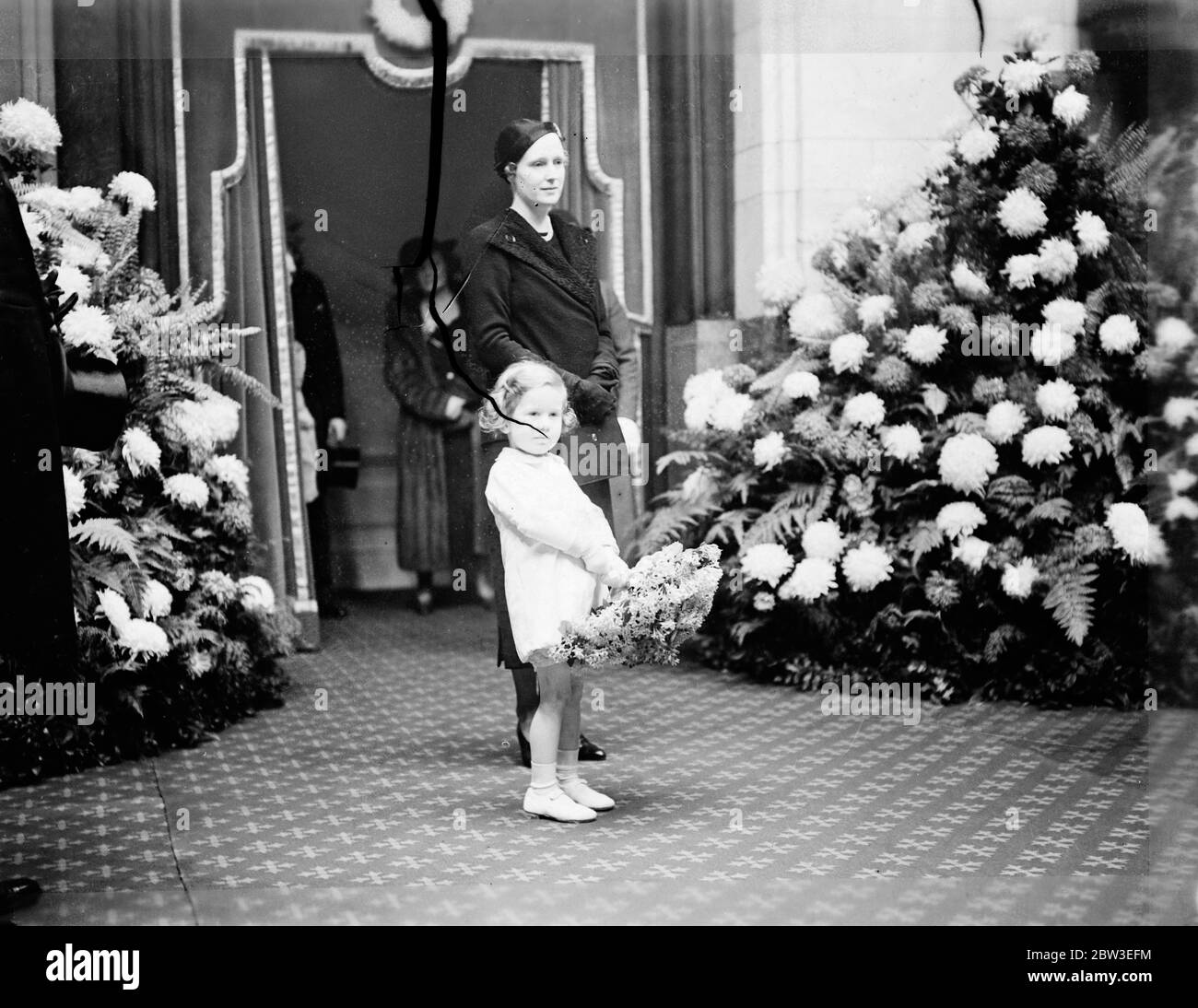 Sposo e sposo Royal lasciano Paddington per la luna di miele . Viscountess Churchill alla stazione . 29 novembre 1934 Foto Stock