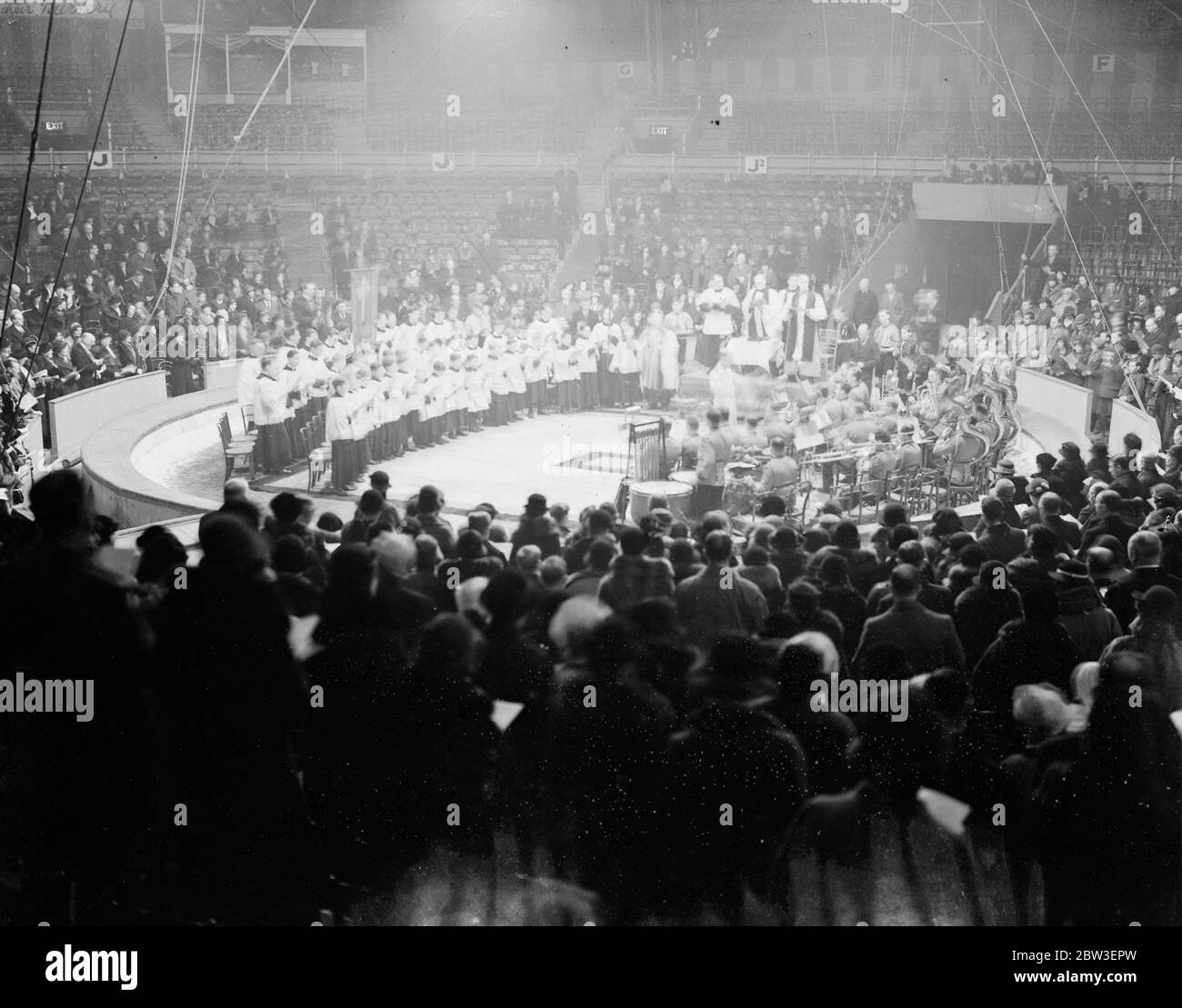 Servizio divino nel circo di Olympia , Londra . 12 gennaio 1935 Foto Stock