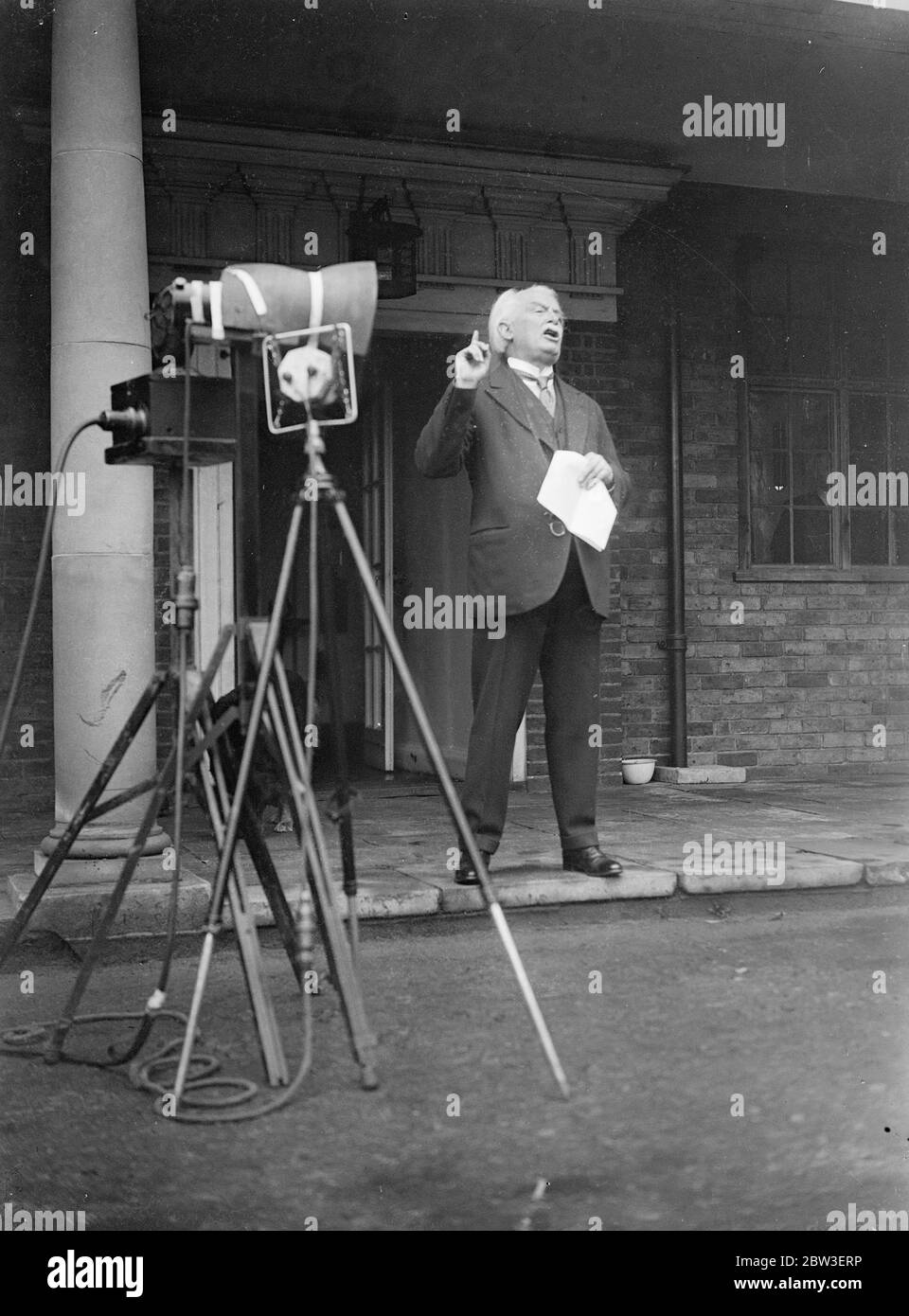 David Lloyd George a Churt , Surrey , il suo 72esimo compleanno . 17 gennaio 1935 Foto Stock