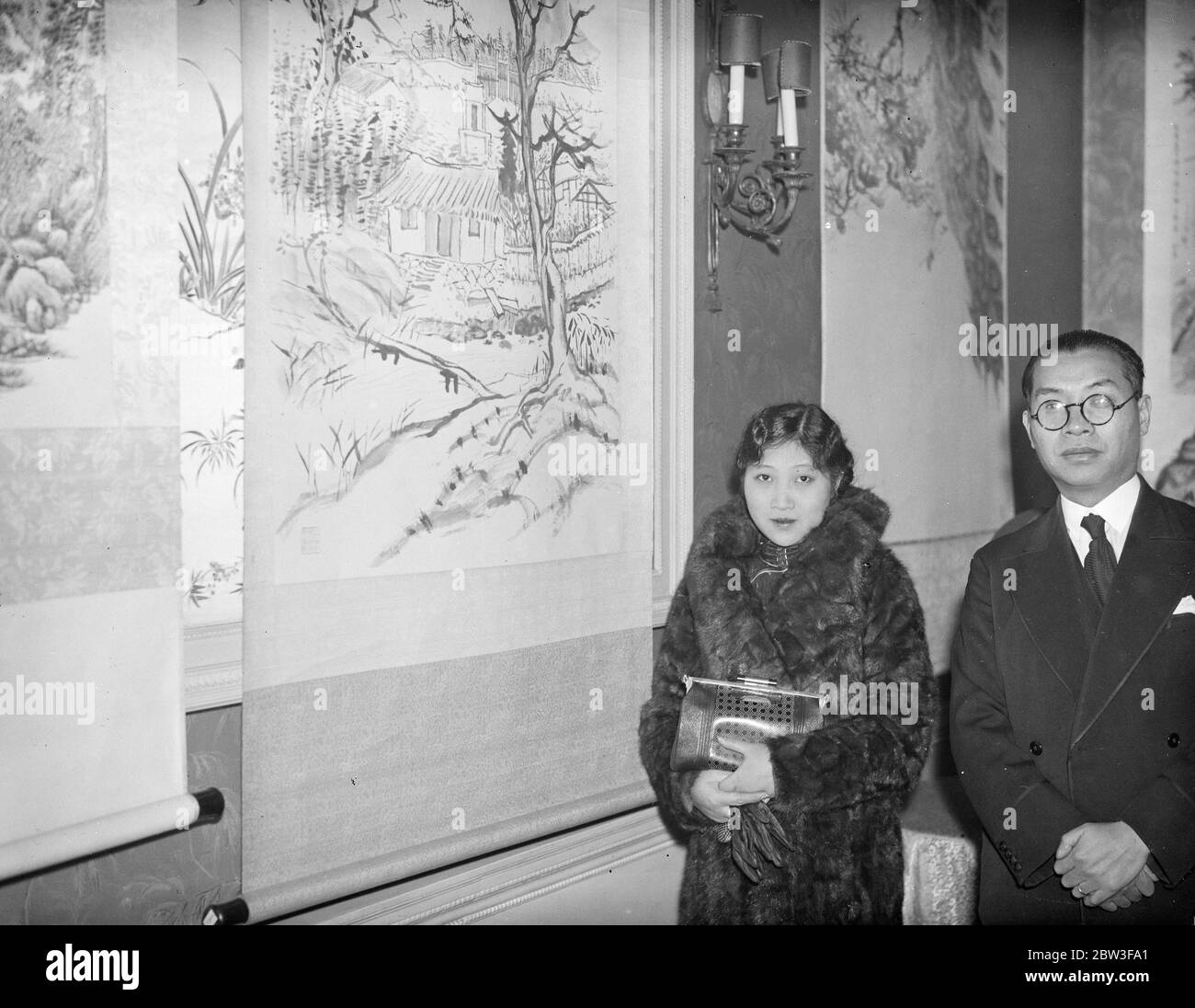Ambasciatore dell'arte cinese moderna a Londra . Per ospitare mostre di opere del valore di Â£200,000 . Il professor Liu Hai Sou e sua moglie . 23 gennaio 1935 Foto Stock