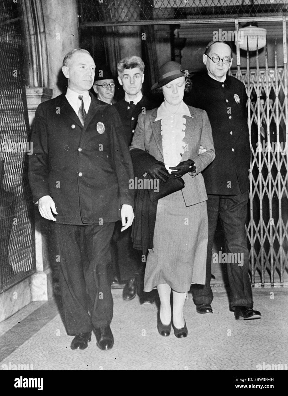 La bionda ghiacciata confessa di aver assassinato l'amante tedesco in un appartamento di New York . Vera Stretz , la bionda ghiacciata che arriva alla corte di New York . 1 aprile 1935 Foto Stock