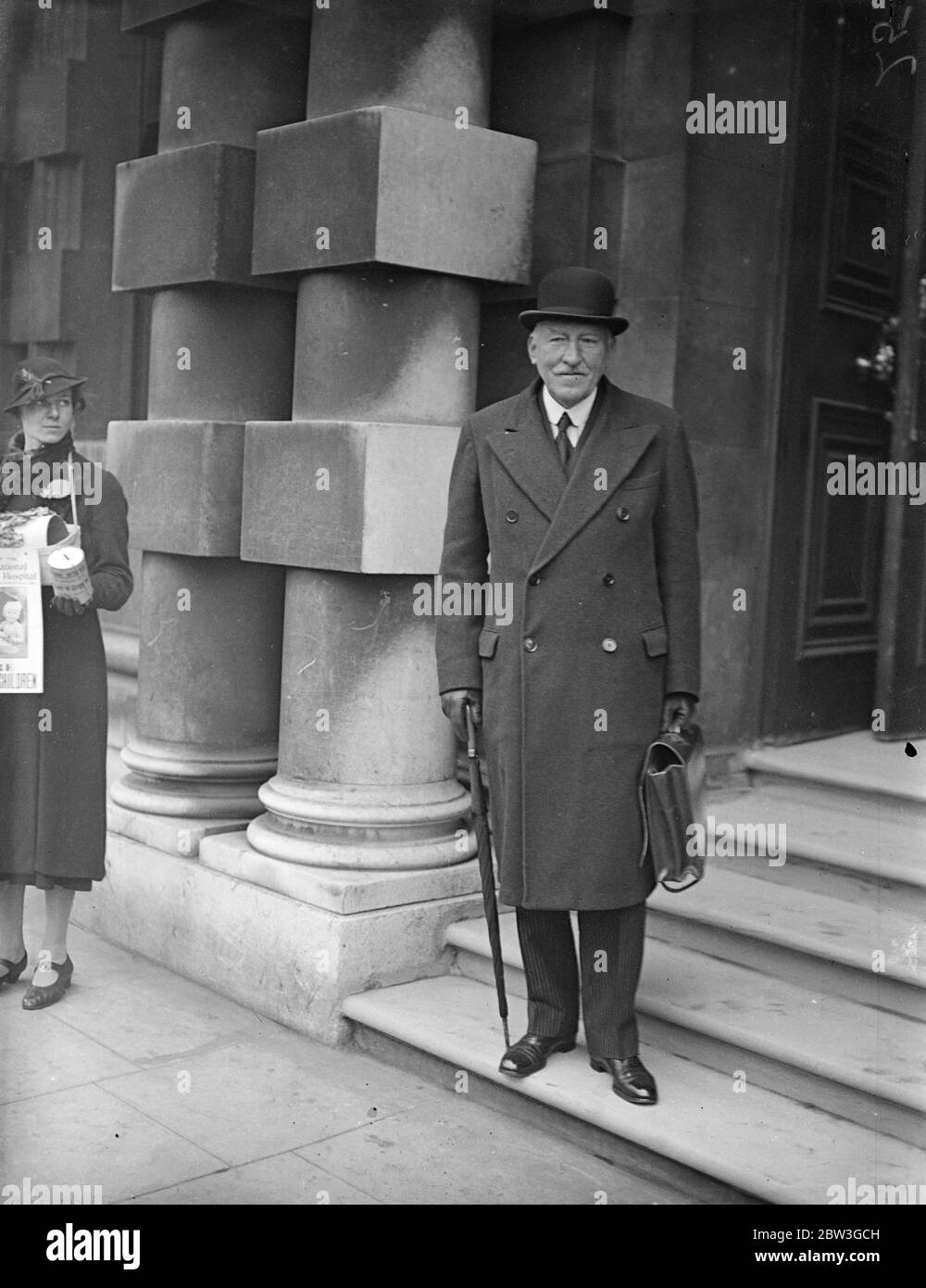 Il nuovo capo dello staff generale imperiale inizia a lavorare presso l'ufficio di guerra . Il generale Sir Cyril Deverell ha assunto la sua nomina a nuovo capo dello Stato maggiore Imperiale . Succede al maresciallo Sir Archibald Montgomery Massingberd . Spettacoli fotografici , il generale Sir Cyril Deverell arriva all'Ufficio della Guerra per prendere la sua nomina . 7 aprile 1936 Foto Stock