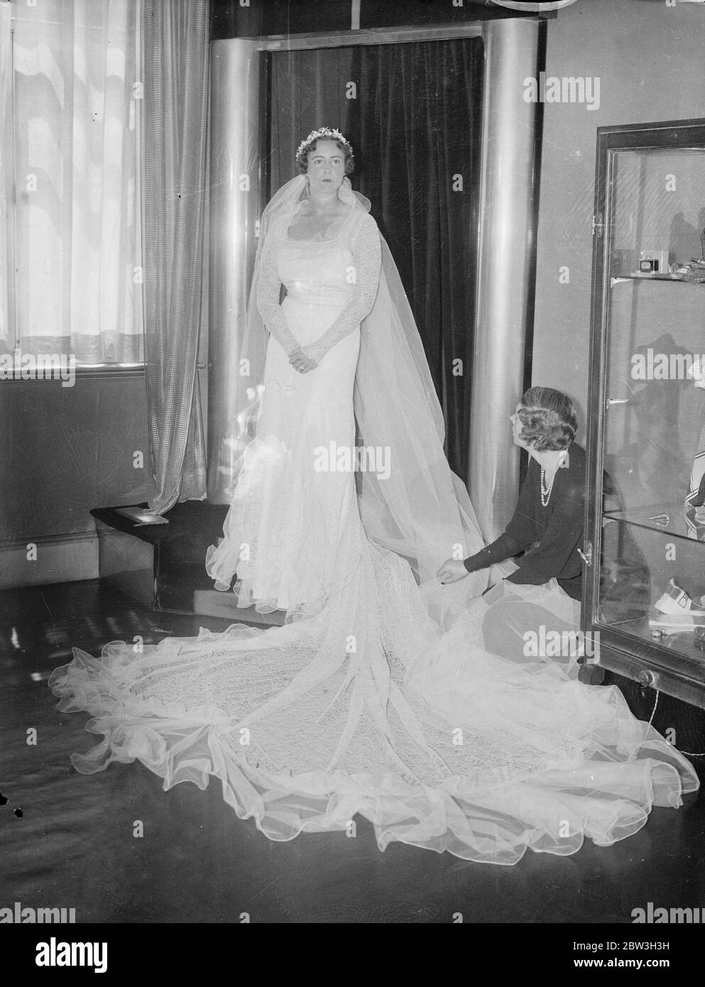 La sig.na Pattie Bevis sposarsi a St George . 1 luglio 1935 Foto Stock