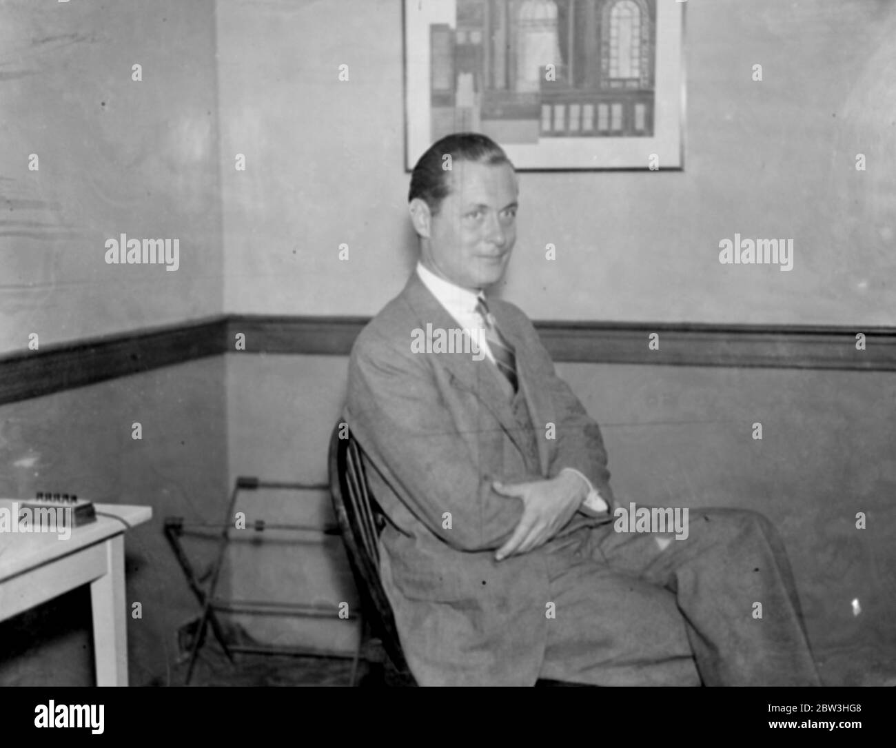 Il ' Hullo London' di Robert Montgomery. Robert Montgomery, star del cinema americano, incontra Londra con il suo famoso sorriso. 20 giugno 1935 Foto Stock