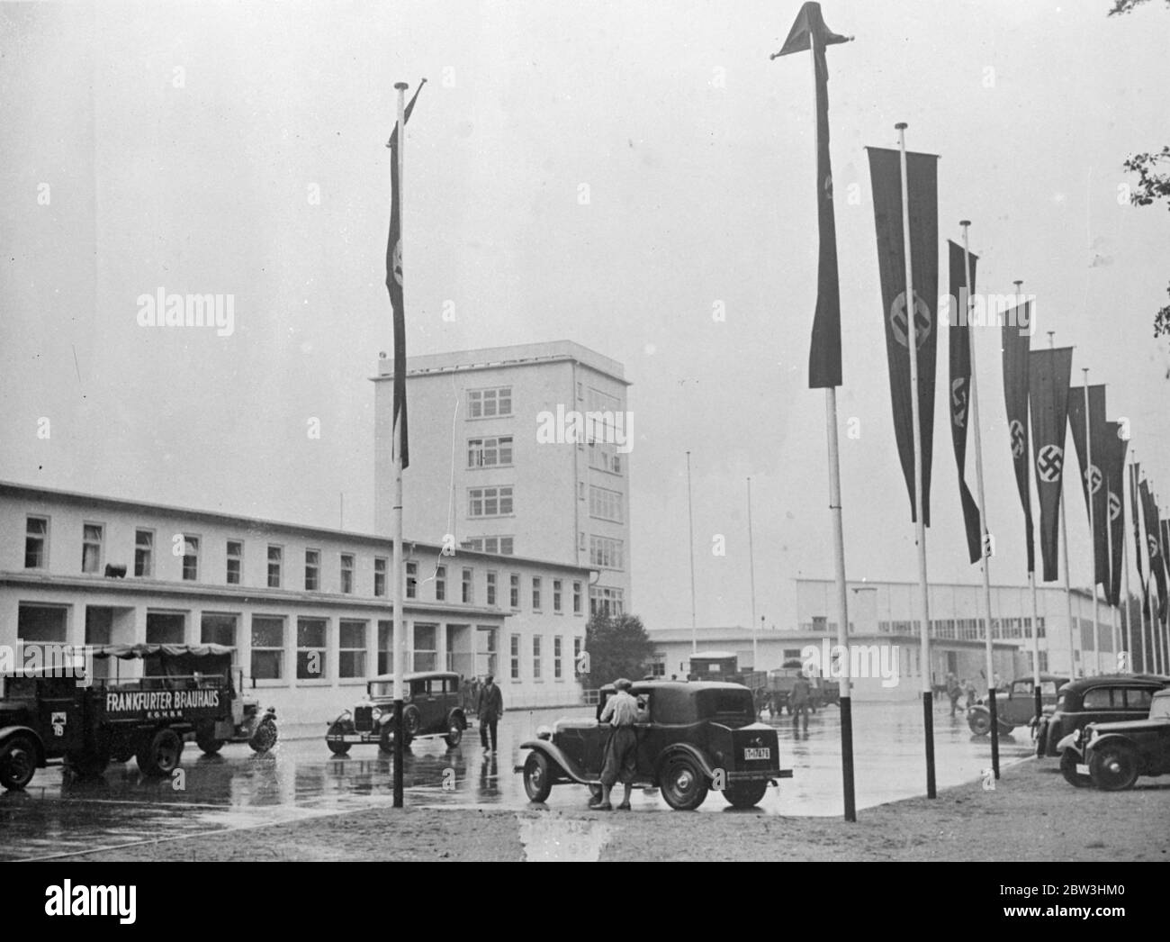 aeroporto Rhein-Main di Francoforte . Aperto come aeroporto commerciale tedesco , la parte settentrionale della base utilizzata come campo per gli aerei e la parte estrema meridionale vicino a Zeppelinheim che serve come base per le navi rigide . 1936 Foto Stock