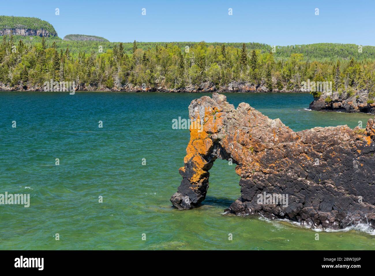 Una formazione di arco di roccia sul Lago superiore Foto Stock