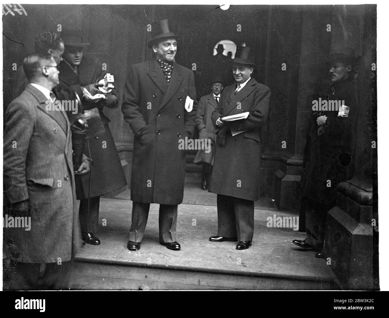 Dopo l'apertura della conferenza navale parte l'Ambasciatore Italiano. Il signor grandi , ambasciatore d' Italia , lascia dopo l' apertura della conferenza . 9 dicembre 1935 Foto Stock