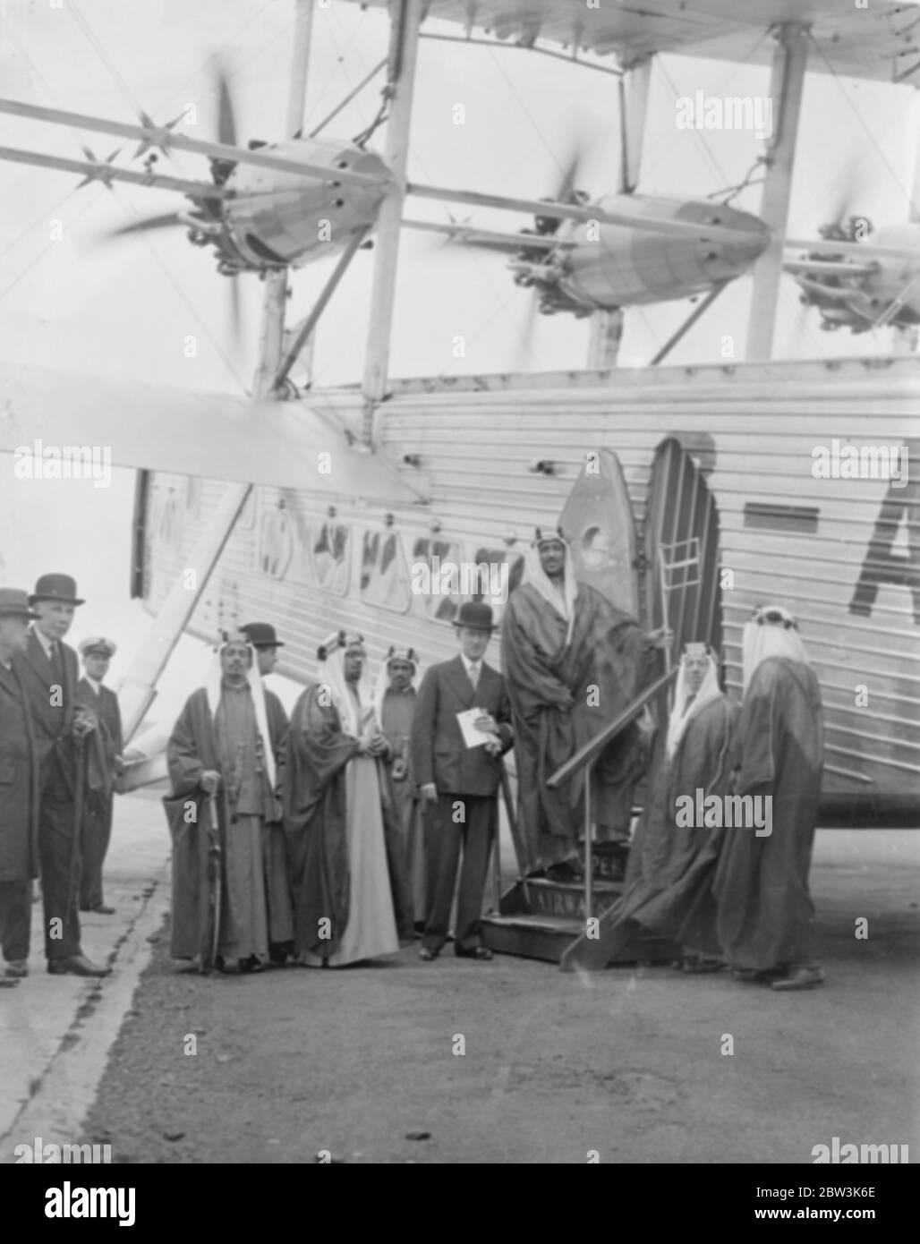 L' Emir Saud , che per la prima volta vita l' Inghilterra . Foto mostra Emir Saud durante una visita all'aerodromo di Croydon . 21 Giugno 1935 Foto Stock