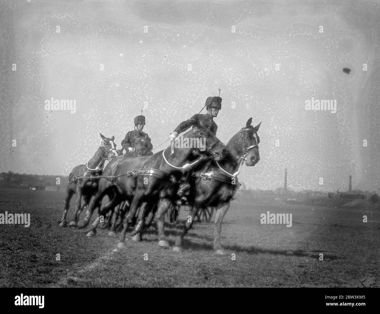 Prova di artiglieria Royal Horse in uniforme completa per il Royal Tournament . ' F' (Sphinx) batteria di artiglieria reale di cavalli risanata in uniforme a Wormwood strofina il musical drive che daranno al Royal Tournament. Spettacoli fotografici, ' F' (Sphinx) prova di batteria in uniforme a vestito pieno. 23 aprile 1936 Foto Stock