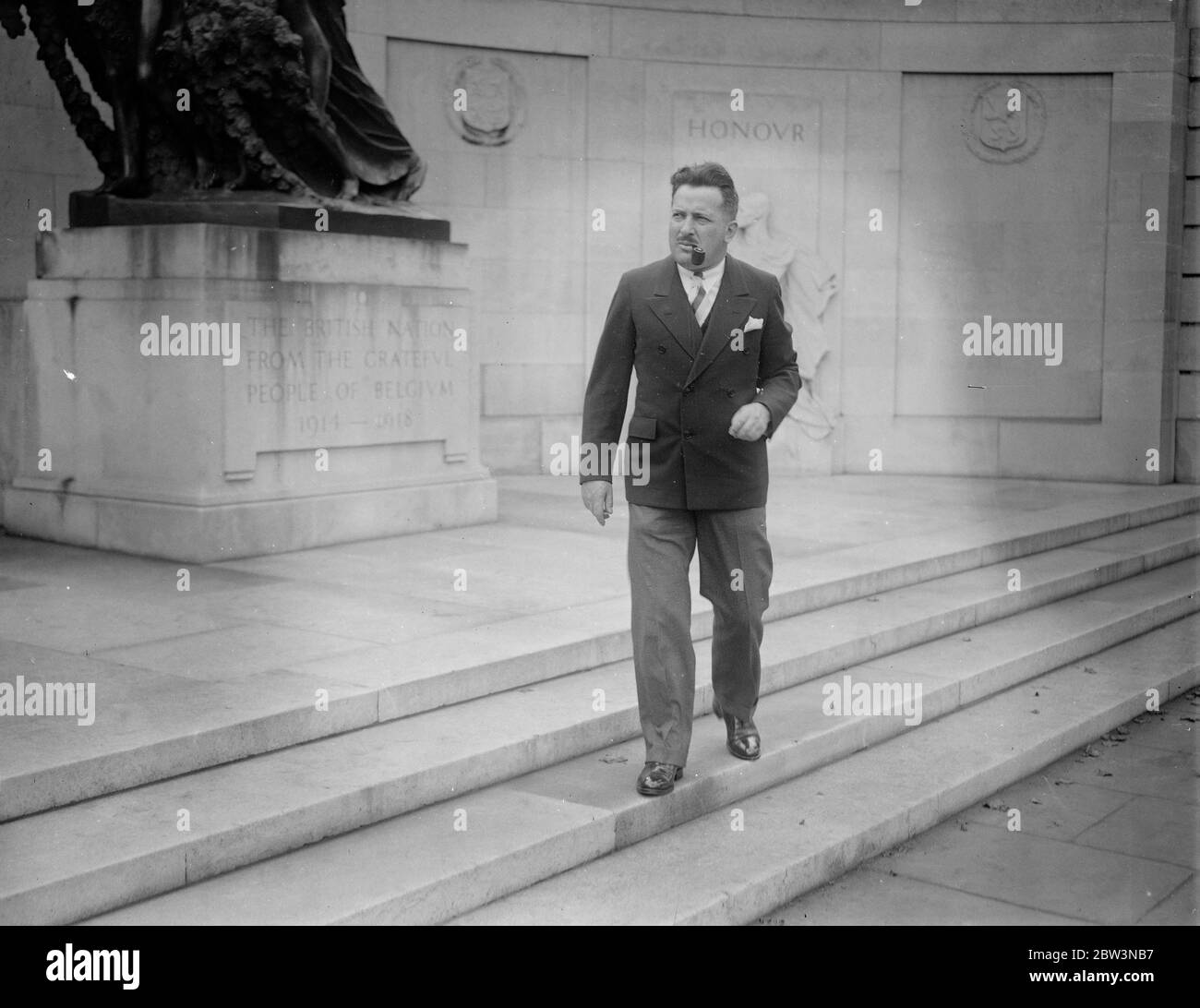 Il guardiano di Quin va a fare una passeggiata a Londra . David CROBB fuori a Londra . 20 luglio 1935 Foto Stock