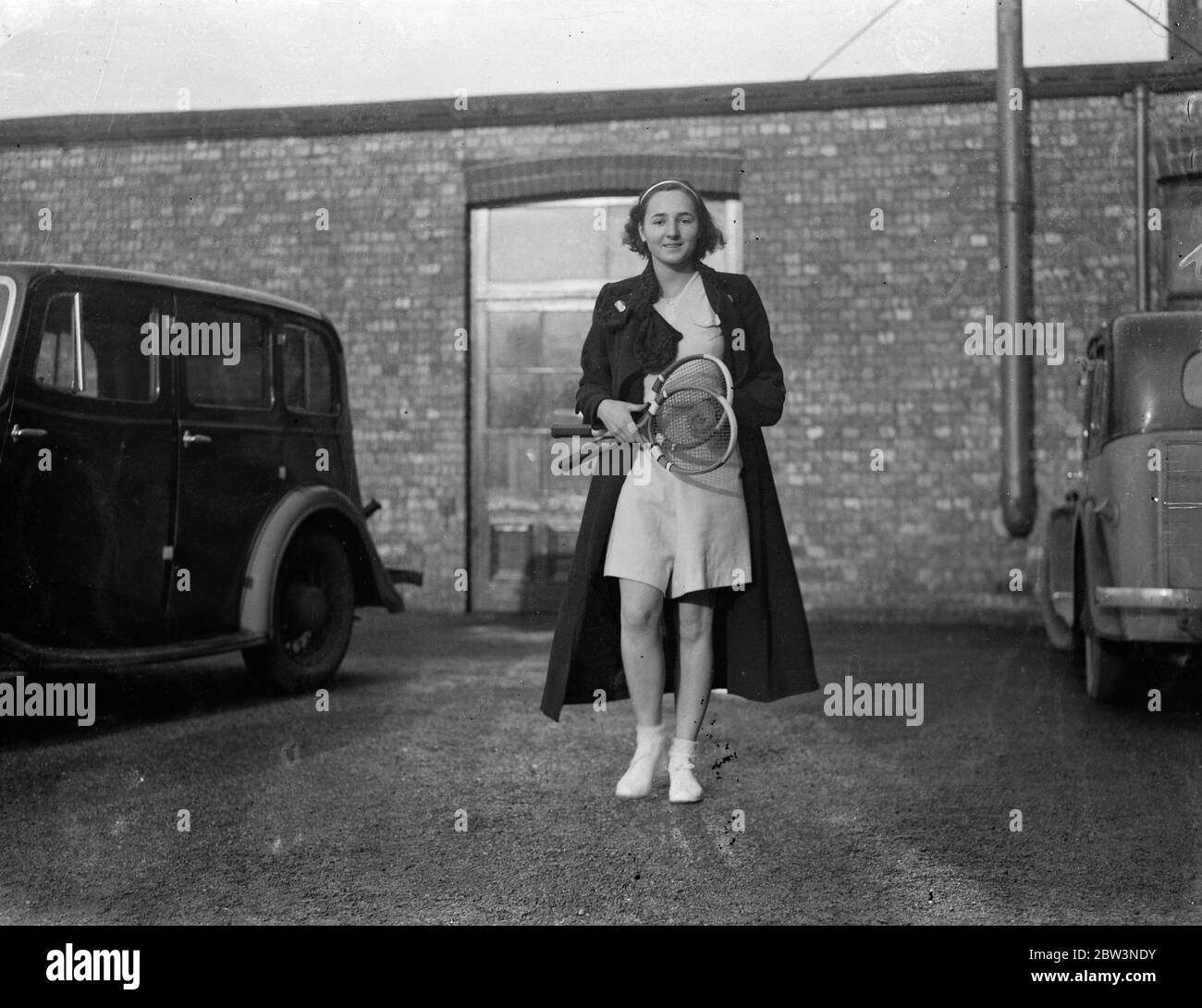 La principessa russa , nipote di Gordon Selfridge , gioca nei campionati di tennis Junior di Londra . La principessa Tatiana Wiasemsky di Russia , nipote di Gordon Selfridge , gioca nei campionati junior di tennis che si sono aperti al Covered Courts Club di Dulwich . Spettacoli fotografici , Principessa Tatiana Wiasemaky in arrivo dal torneo . 30 dicembre 1935 Foto Stock