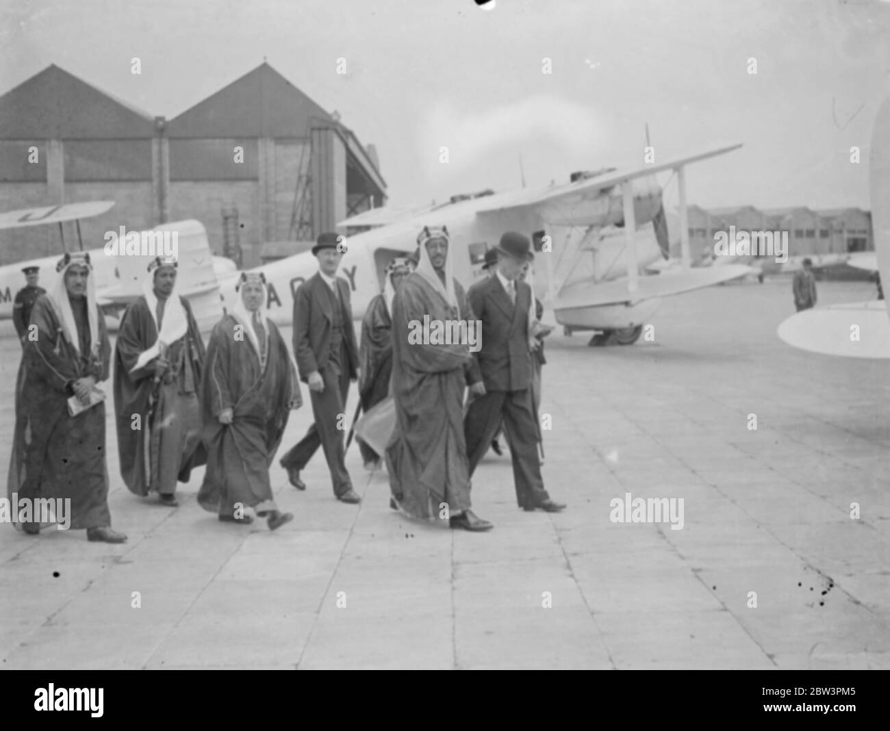 L' Emir Saud , che per la prima volta vita l' Inghilterra . Foto mostra Emir Saud durante una visita all'aerodromo di Croydon . 21 Giugno 1935 Foto Stock