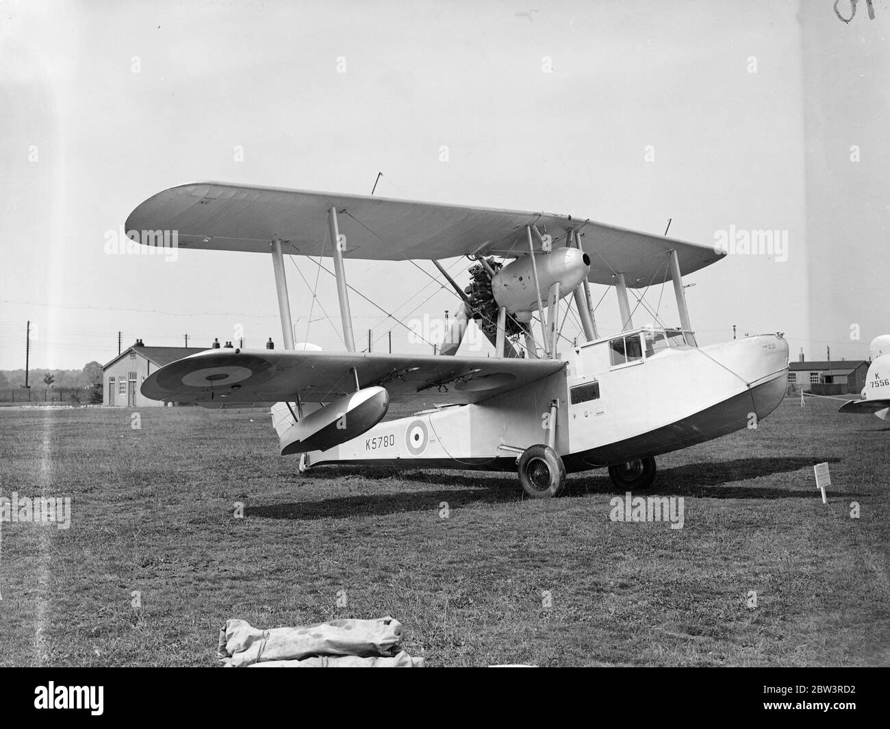 Vickers Supermarine ' Waltrus' Amphibian Flying Boat con motore Bristol Pegasus . Waltrus è una nave volante biplanare anfibia a motore singolo costruita quasi interamente in metallo , acciaio inossidabile e duralumin , lo scafo è rivettato a filo e la sovrastruttura rivestita in tessuto ha dei longheroni di acciaio inossidabile . E' progettato per il servizio con incrociatori navali e portaerei per scopi di ricognizione , individuazione della flotta , fotografia e formazione . Un carro retrattile , azionato idraulicamente , consente di atterrare su un aerodromo o sul mare . In posizione sollevata le ruote a Foto Stock