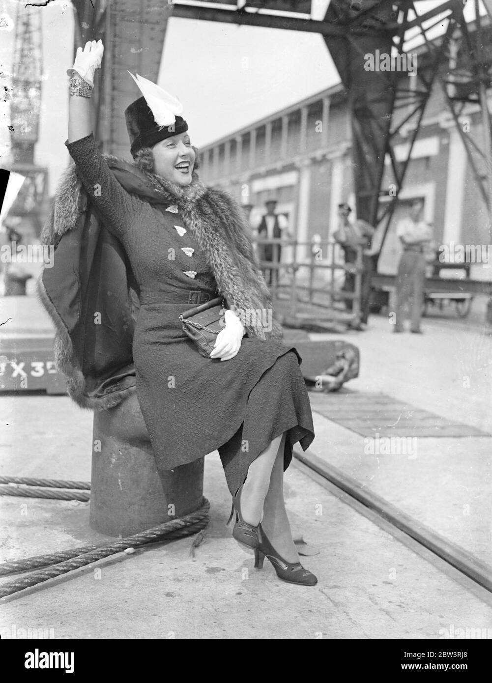 Ethel Merman , ballerina di cannello , arriva in Inghilterra . Ethel Merman , il ballerino americano della torcia , arrivò a Southampton sulla linea di Normandie dall' America . Spettacoli fotografici, Ethel Merman a Southampton all'arrivo. 10 agosto 1936 Foto Stock