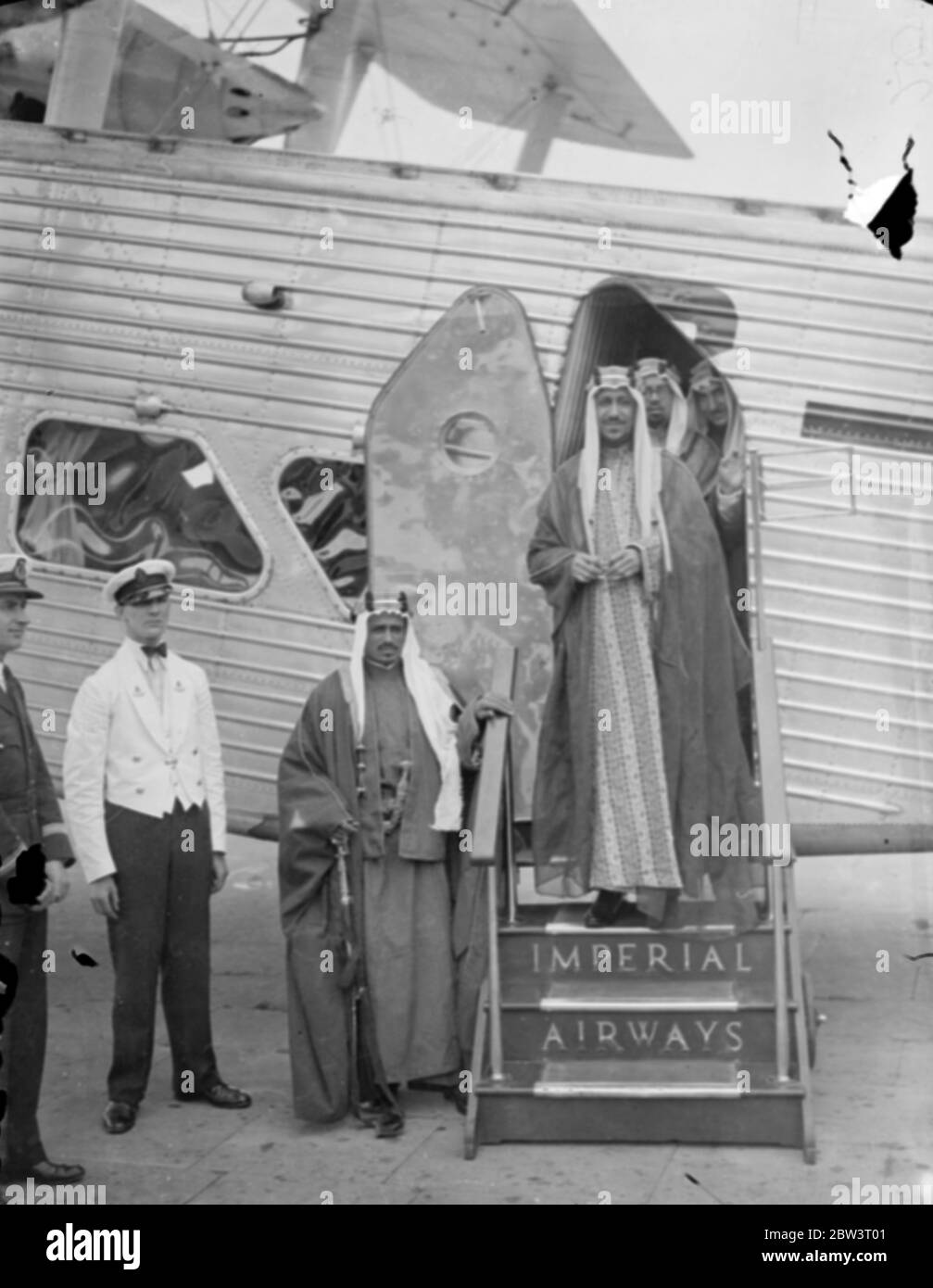 L' Emir Saud , che per la prima volta vita l' Inghilterra . Foto mostra Emir Saud durante una visita all'aerodromo di Croydon . 21 Giugno 1935 Foto Stock
