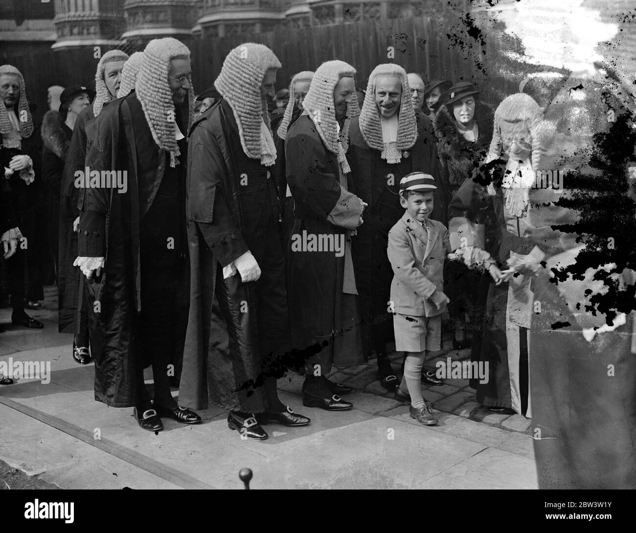 I giudici partono in processione dopo il servizio di Westminster Abbey . 7 ottobre 1935 Foto Stock