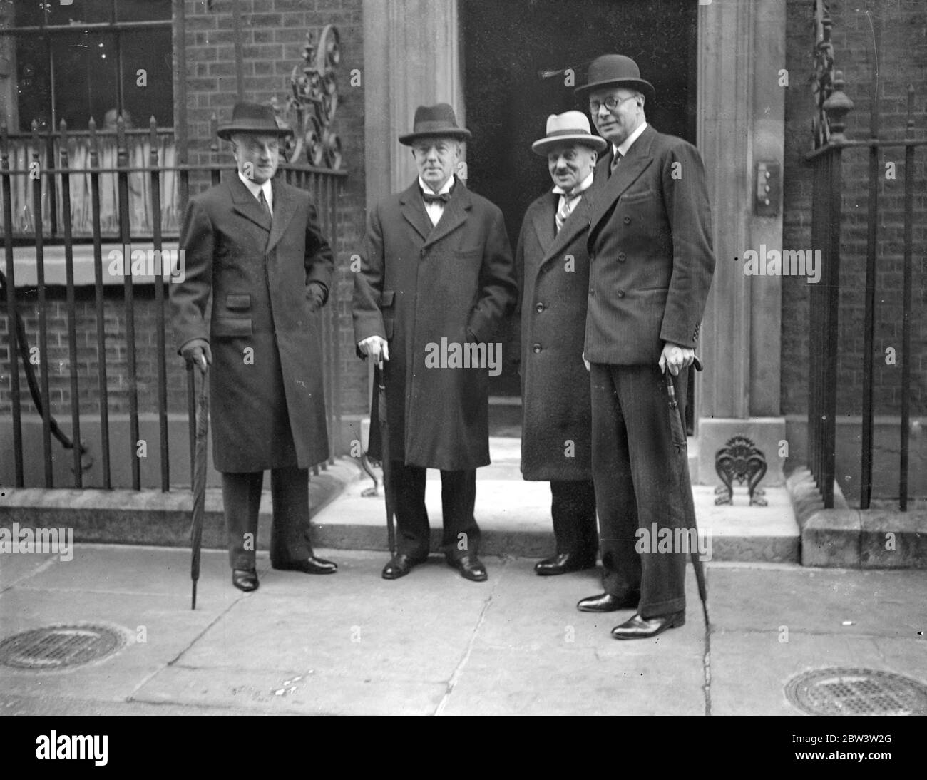 Sir S Hoare alla riunione del gabinetto a Downing Street , Londra . 27 novembre 1935 Foto Stock