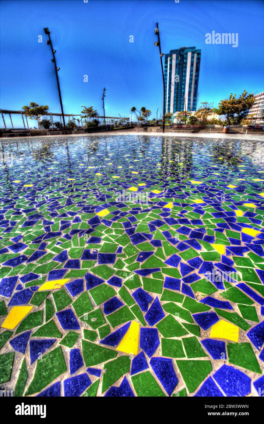 Isola di Lanzarote, Spagna. Vista artistica di un’area di mosaico con motivi smaltati nel Parco delle Isole Canarie di Arrecife (Parque Islas Canarias). Foto Stock