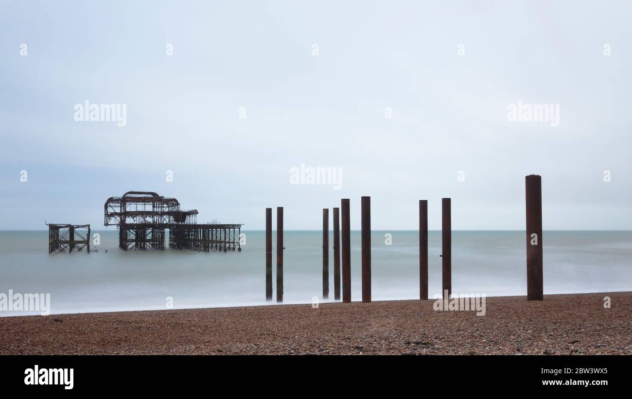 Il molo ovest derelict a Brighton, Inghilterra Foto Stock
