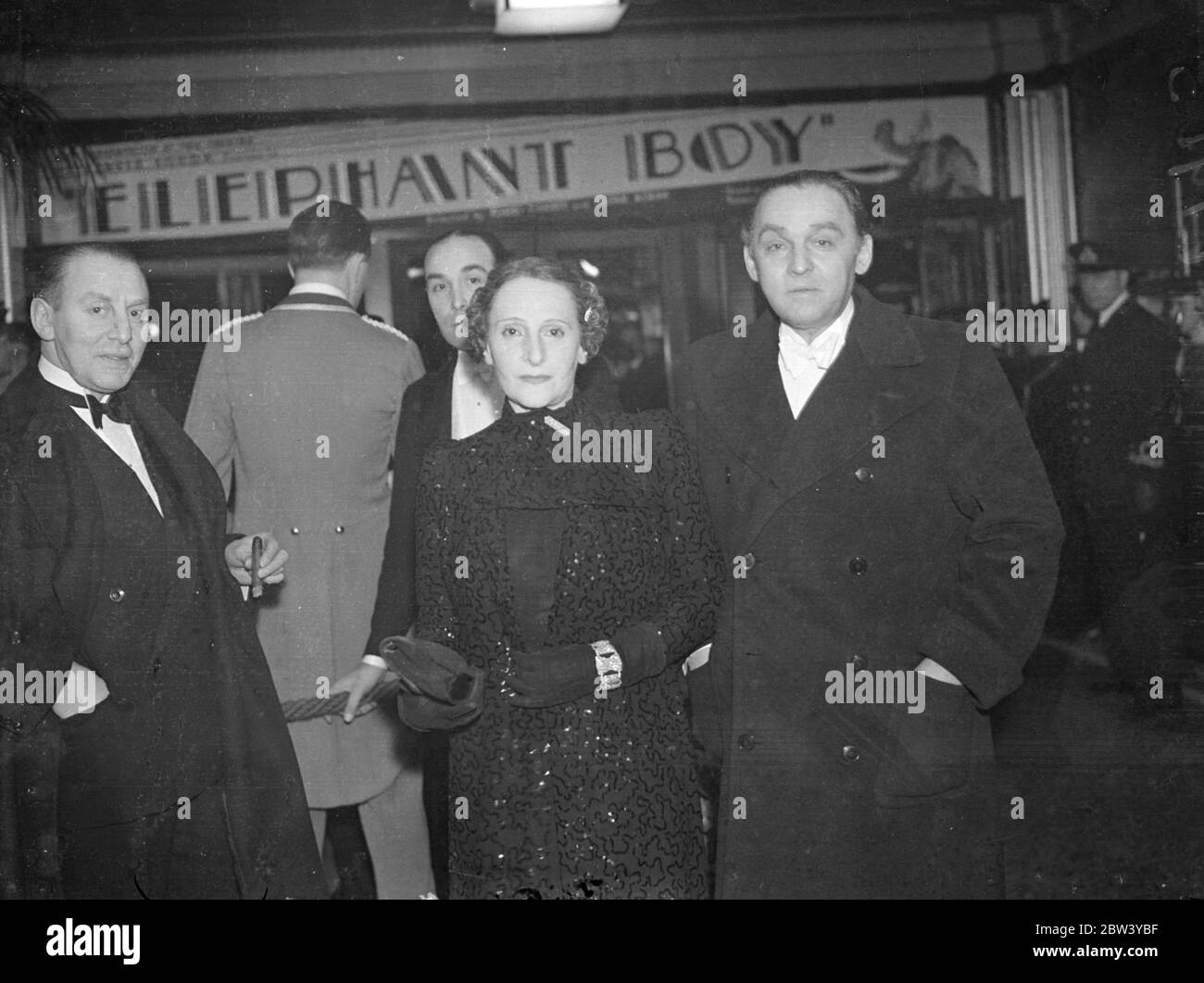 Regista, produttore ed executiv Erich Pommer e sua moglie [ Gertrud Levy ?] Febbraio 1937 ? Foto Stock