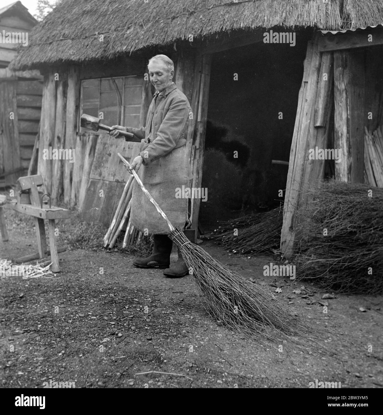 Creazione di scopa su misura Foto Stock