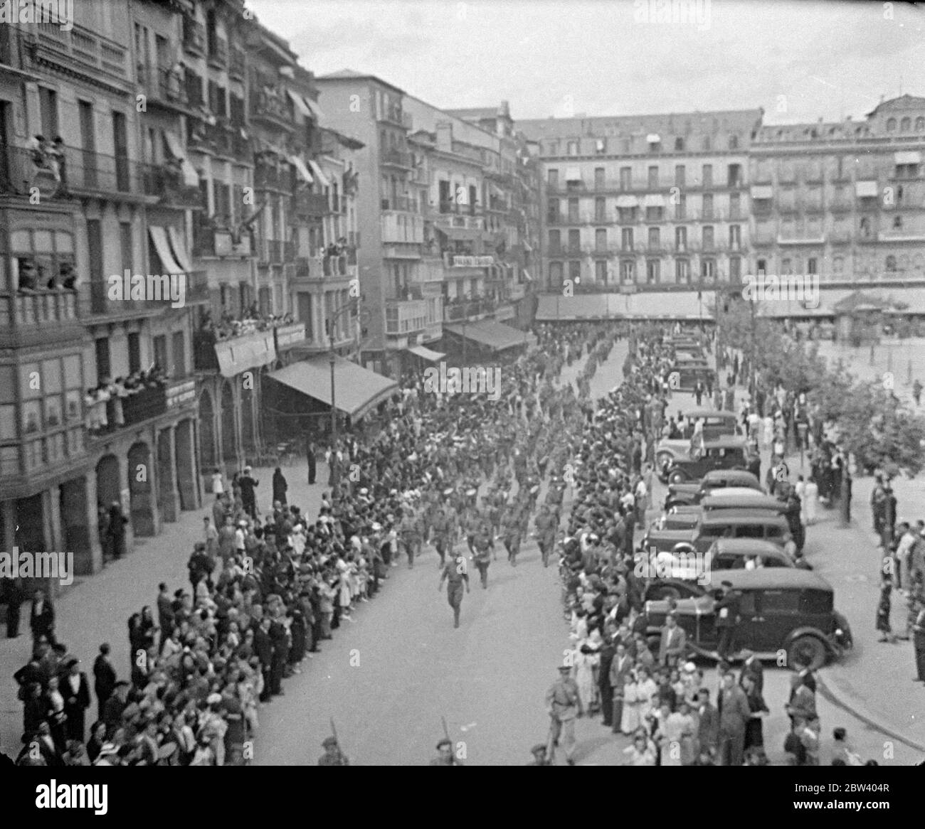 L'arrivo delle truppe nazionaliste a San SebastiÃ¡n / Donostia. Foto: Veduta generale delle truppe che marciano per la città. Settembre 1936 Foto Stock