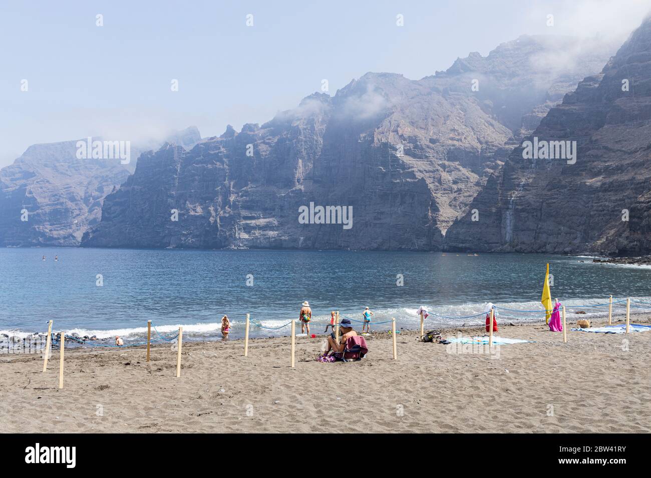 Accesso controllato, e sezioni separate per gli utenti della spiaggia durante la fase due di de-escalation del Covid 19, coronavirus stato di emergenza. PLA Foto Stock