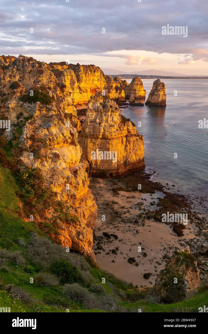 Ponta da Piedade a Lagos all'alba, in Portogallo Foto Stock