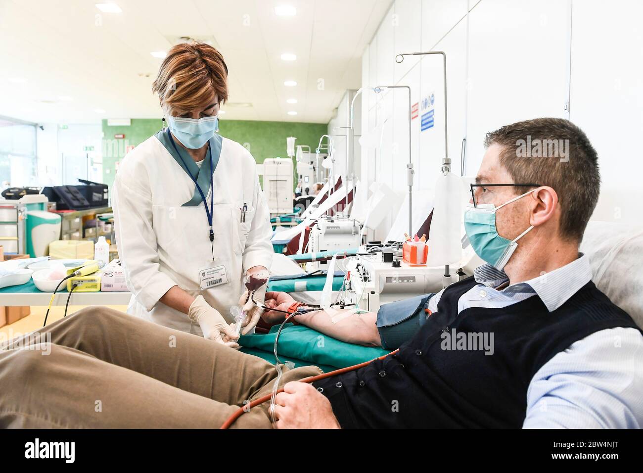 Brescia, Brescia, Italia. 29 maggio 2020. Coronavirus Emergency - fase due la donazione di sangue con nuove leggi sulla sicurezza donatori durante la donazione di sangue Credit: Matteo Biatta/ZUMA Wire/Alamy Live News Foto Stock