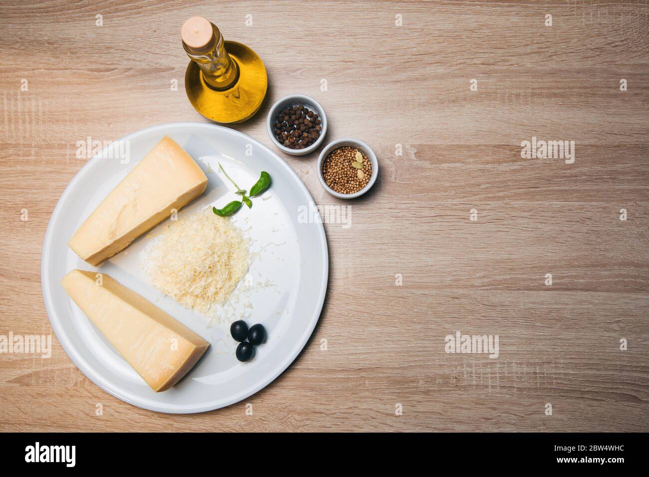 Parmigiano e olio d'oliva, spezie Foto Stock