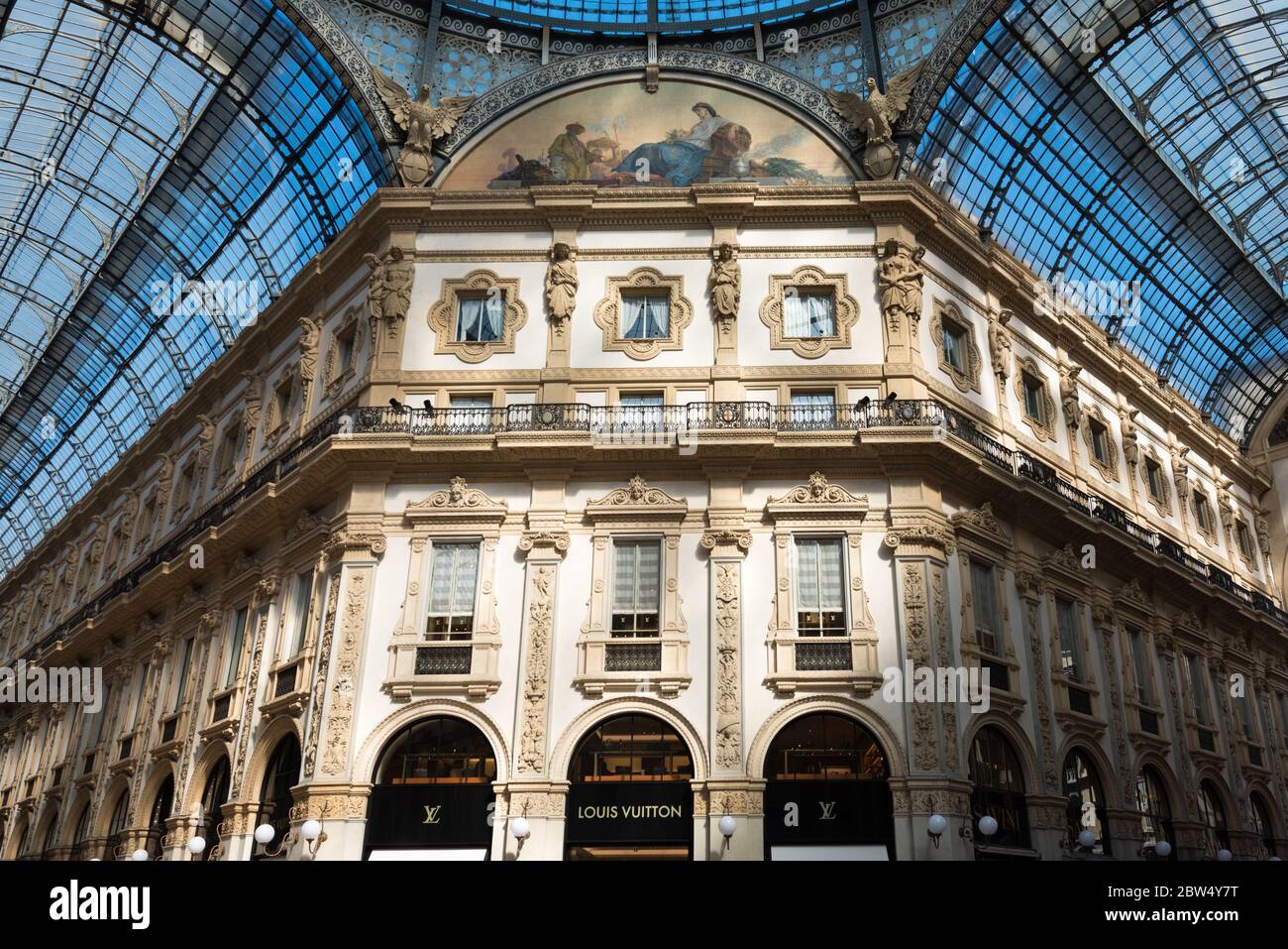 MILANO, ITALIA - 16 MARZO 2018: Immagine orizzontale degli interni decorati della Galleria Vittorio Emanuele II, situata a Milano Foto Stock