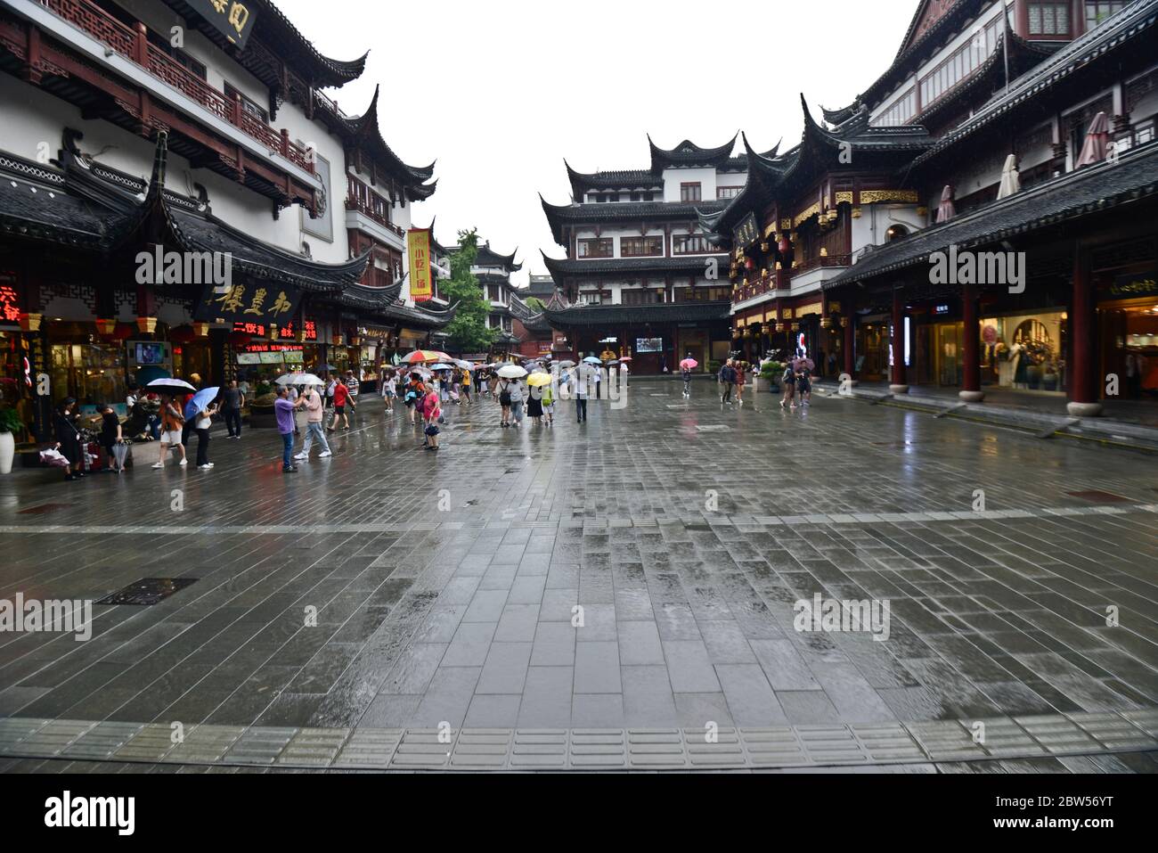 Tempio del Dio della città di Shanghai, zona circostante e nelle vicinanze, un grande quartiere commerciale. Cina Foto Stock
