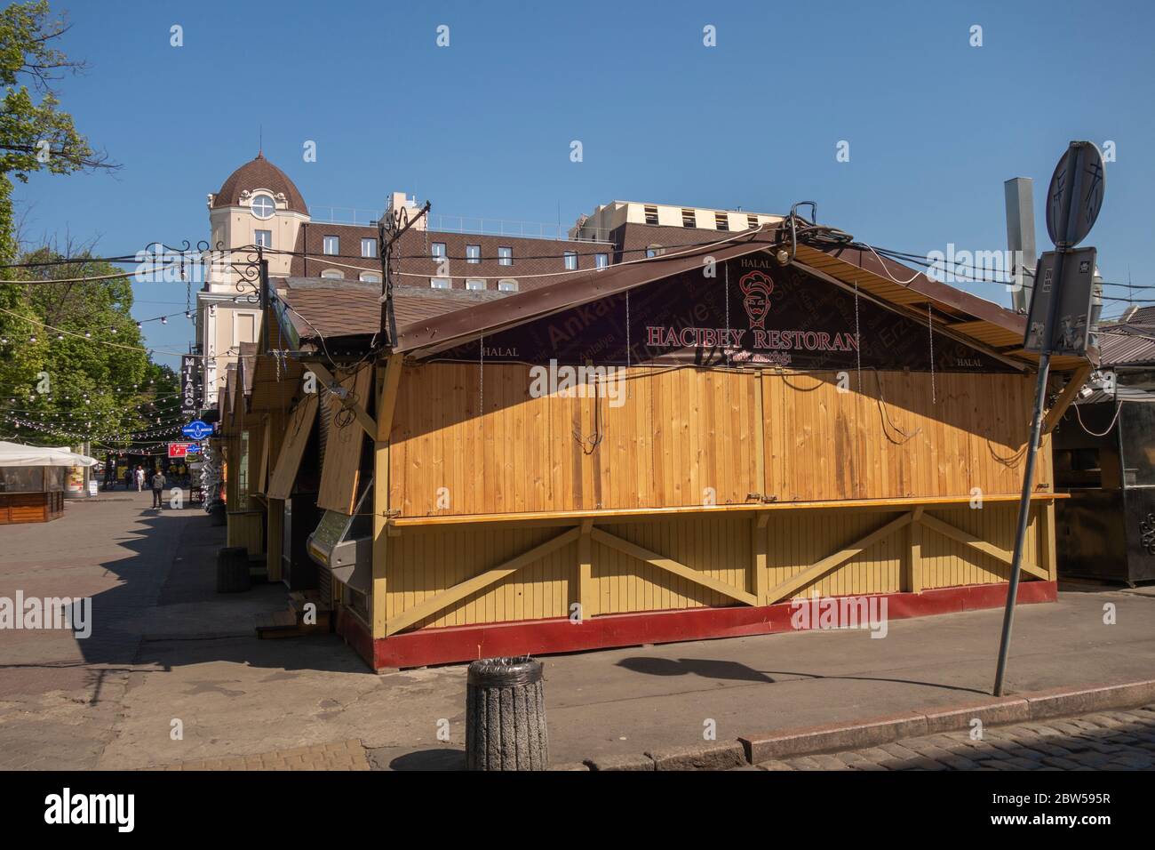 Fiera della città, in quarantena. Mercato alimentare senza persone. Odessa. Ucraina. 2020.05.01. Foto Stock
