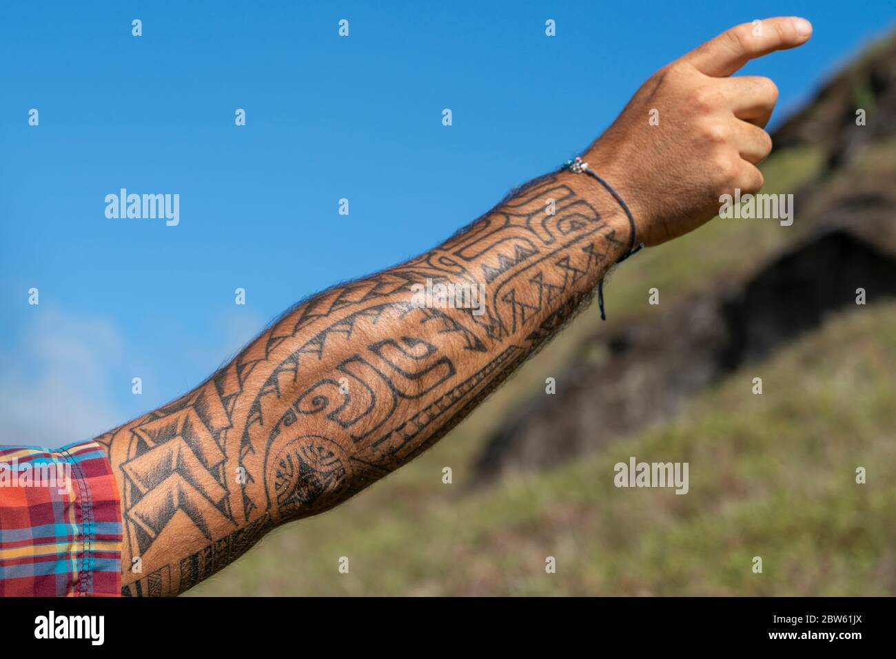 Tattoos on arm immagini e fotografie stock ad alta risoluzione - Alamy