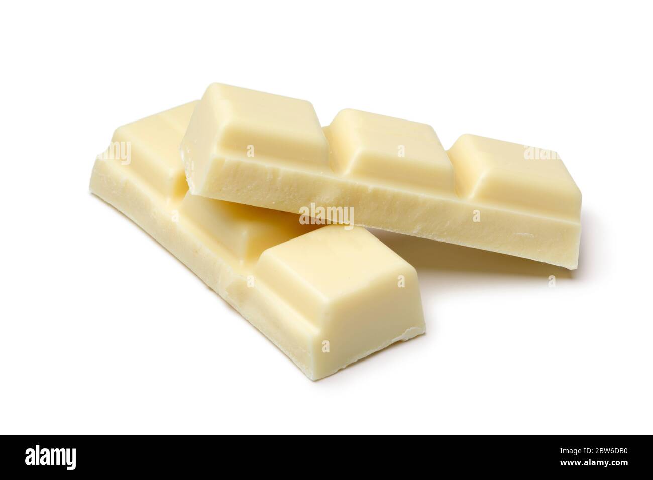 Pezzi di cioccolato bianco isolati su sfondo bianco Foto Stock
