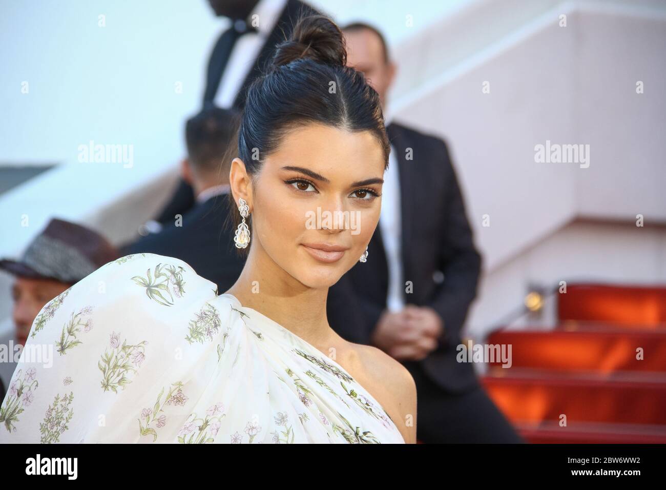 Kendall Jenner pose sur le tapis rouge à l'occassion de la montée des marches pour le film 120 BATTEMENTS PAR MINUTE pendant le soixante-dixième (70ème) Festival du Film à Cannes, Palais des Festivals et des Congres, Cannes, Sud de la France, samedi 20 mai 2017. Philippe FARJON / AGENZIA di Stampa VISIVA Foto Stock