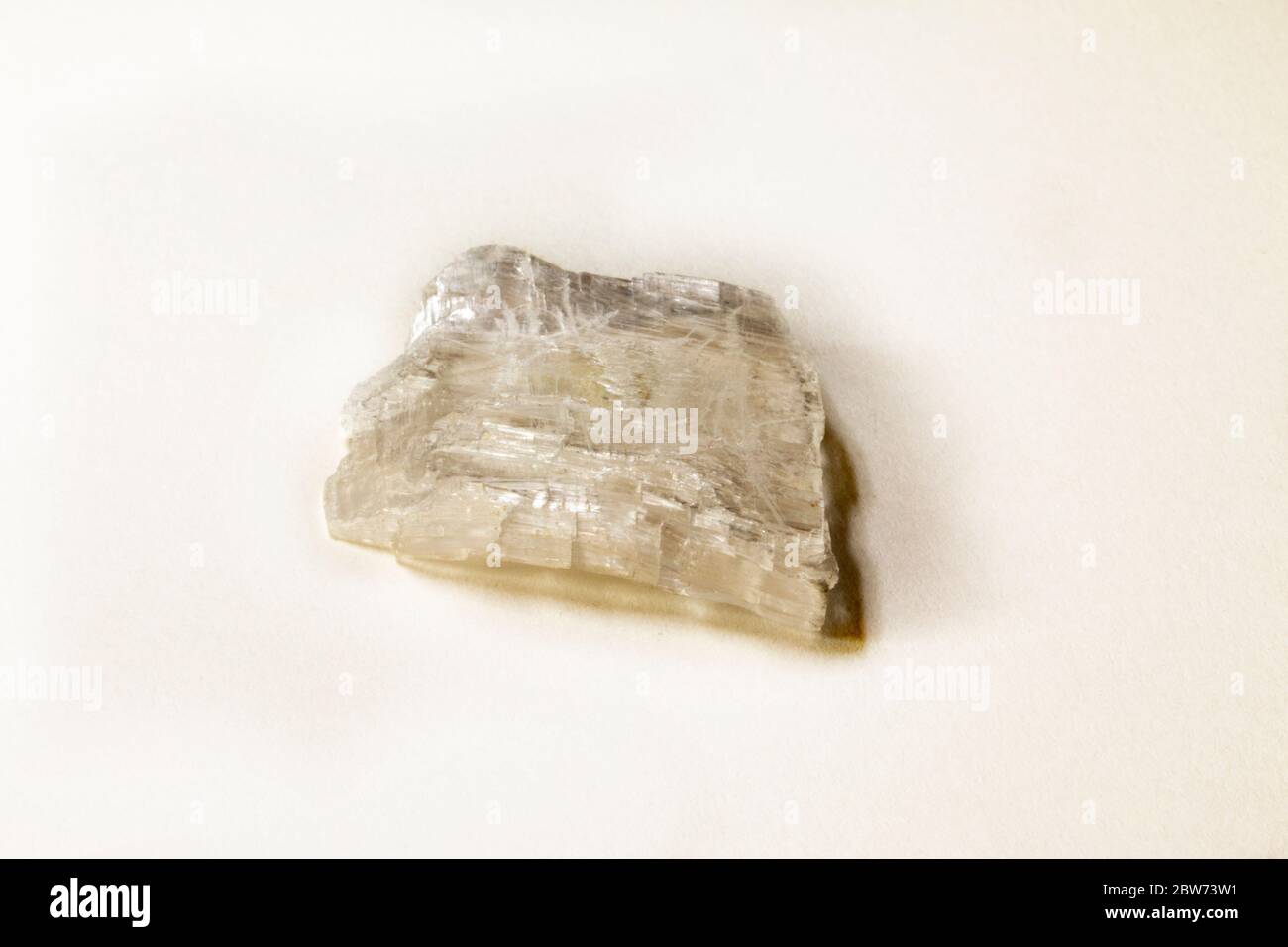 Minerale di gesso dal Messico, che fa parte della scala di durezza di Moh (numero 2) Foto Stock