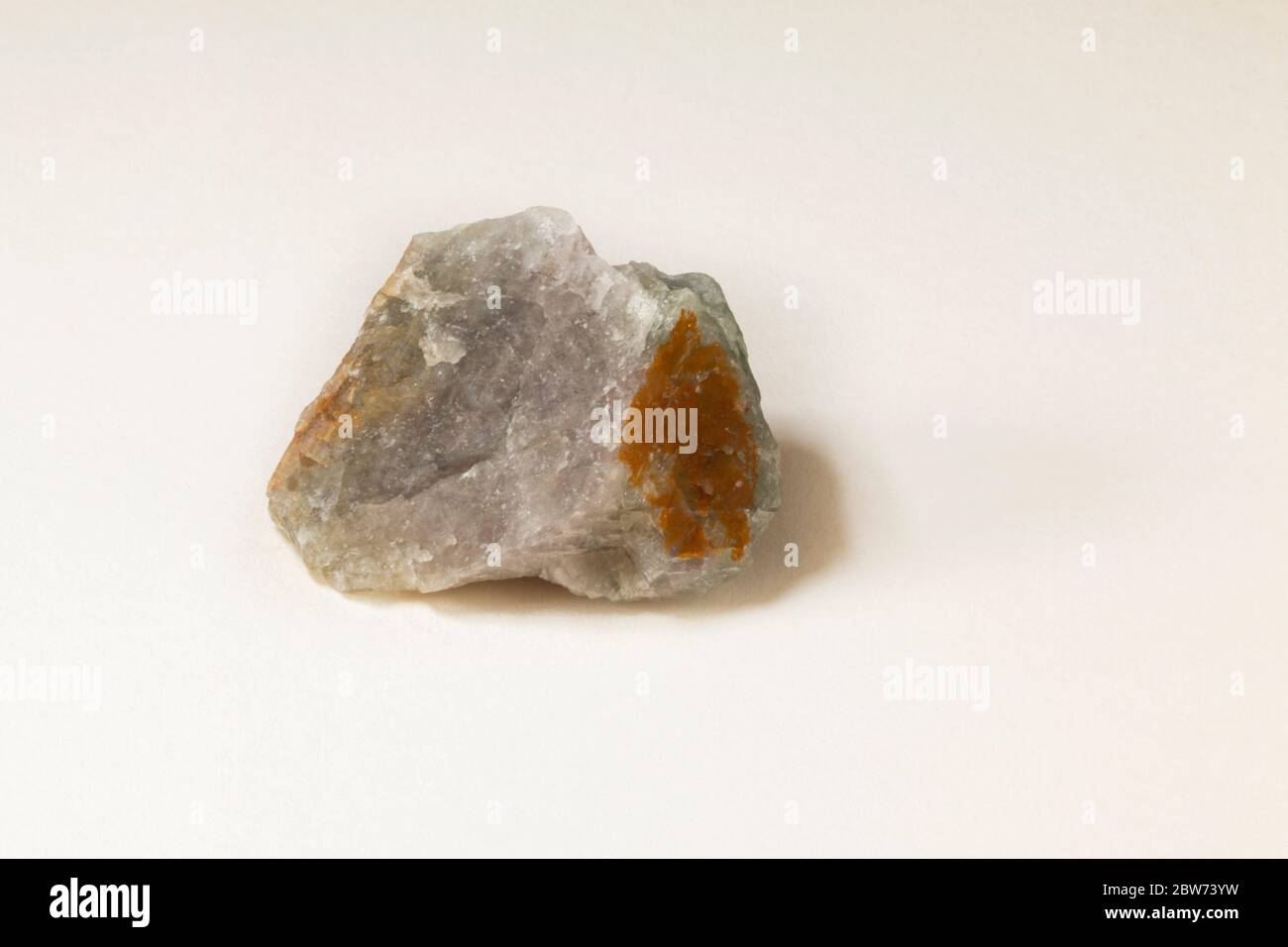 Minerale di fluorite della contea di Durham che compongono un insieme come parte della scala di durezza di Moh (numero 4) Foto Stock