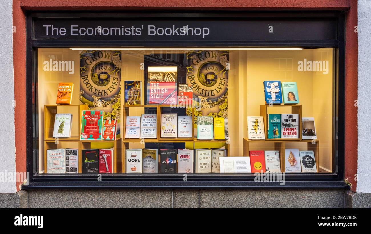 The Economists Bookshop LSE London at Waterstones vicino alla London School of Economics nel centro di Londra. Fondata nel 1946, ora di proprietà di Waterstones. Foto Stock