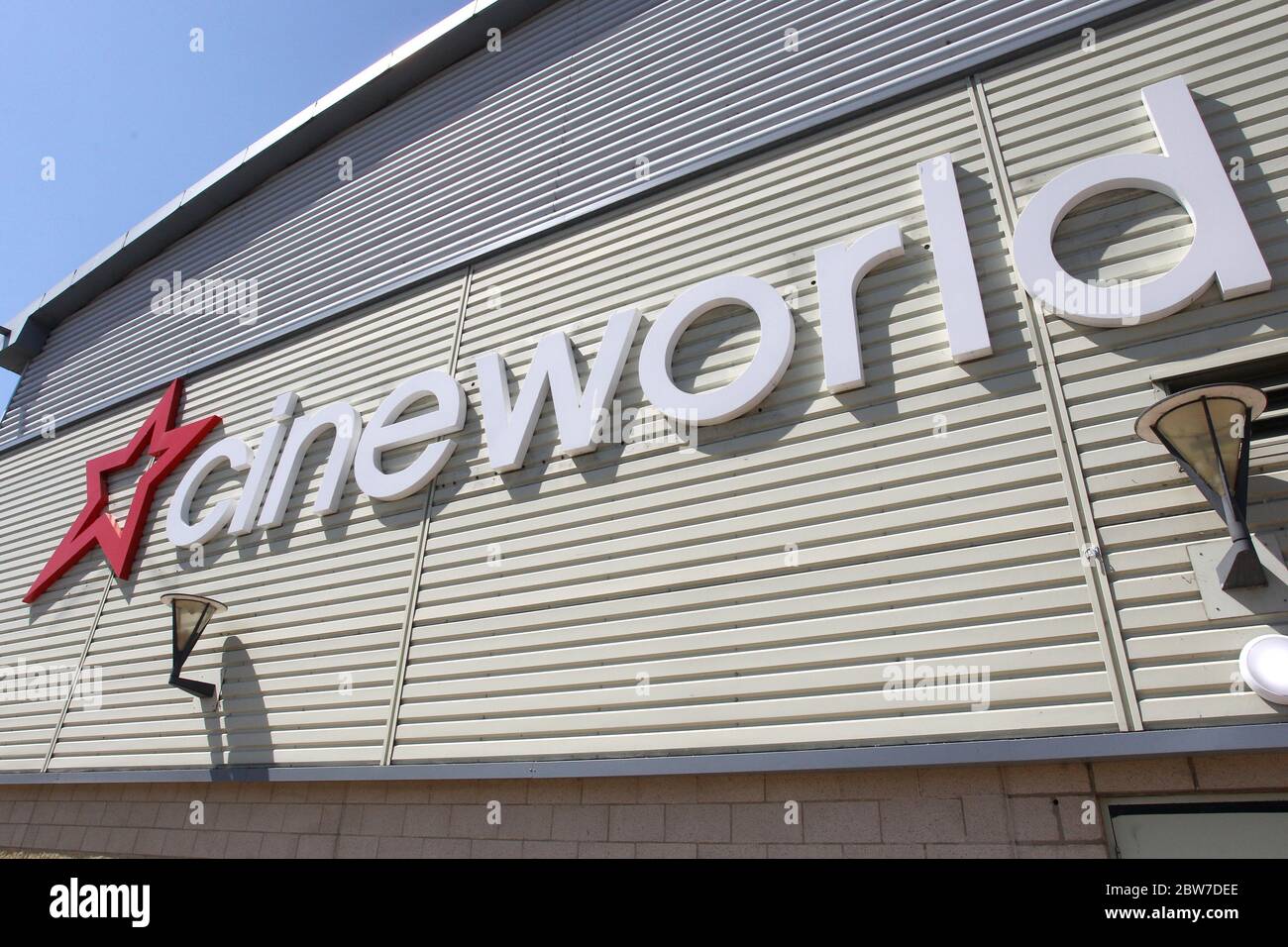 Il cinema multisala Cineworld di Braintree, che rimane chiuso durante la pandemia e il blocco COVID-19. Foto Stock